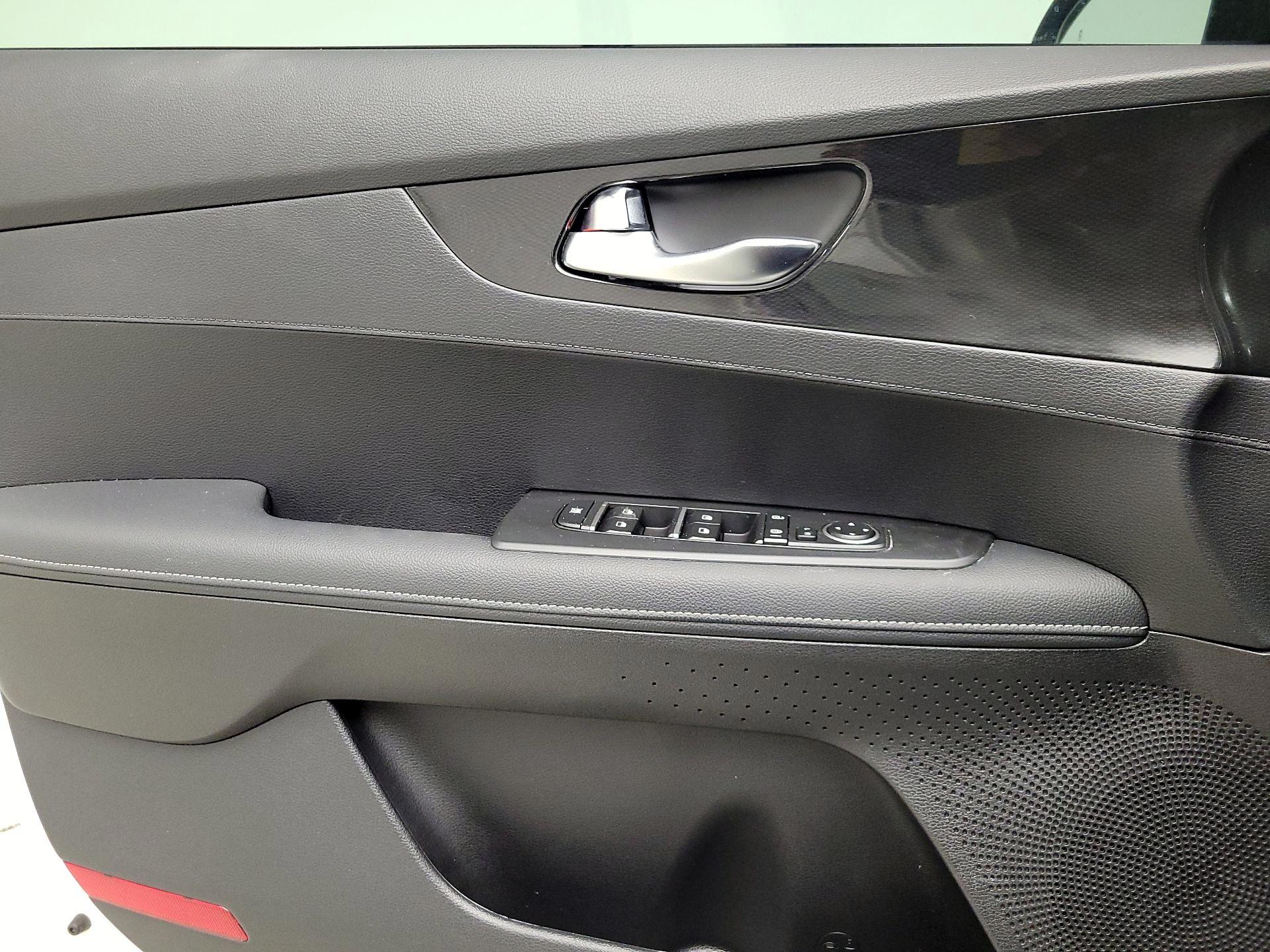 Thumbnail: 2023 Kia Forte - 12