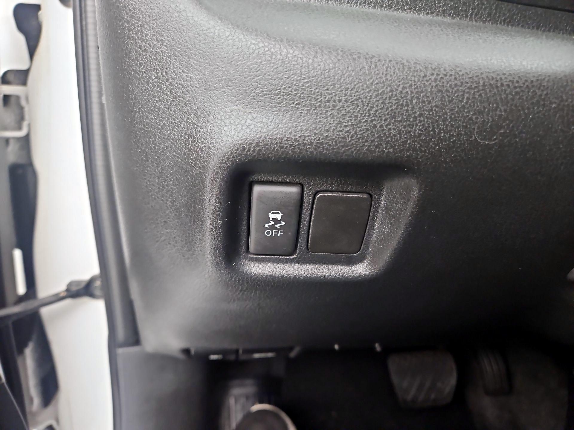 Thumbnail: 2014 Nissan Versa - 13
