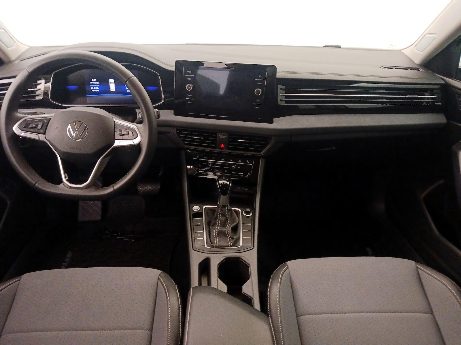 2025 Volkswagen Jetta SE - Photo 10