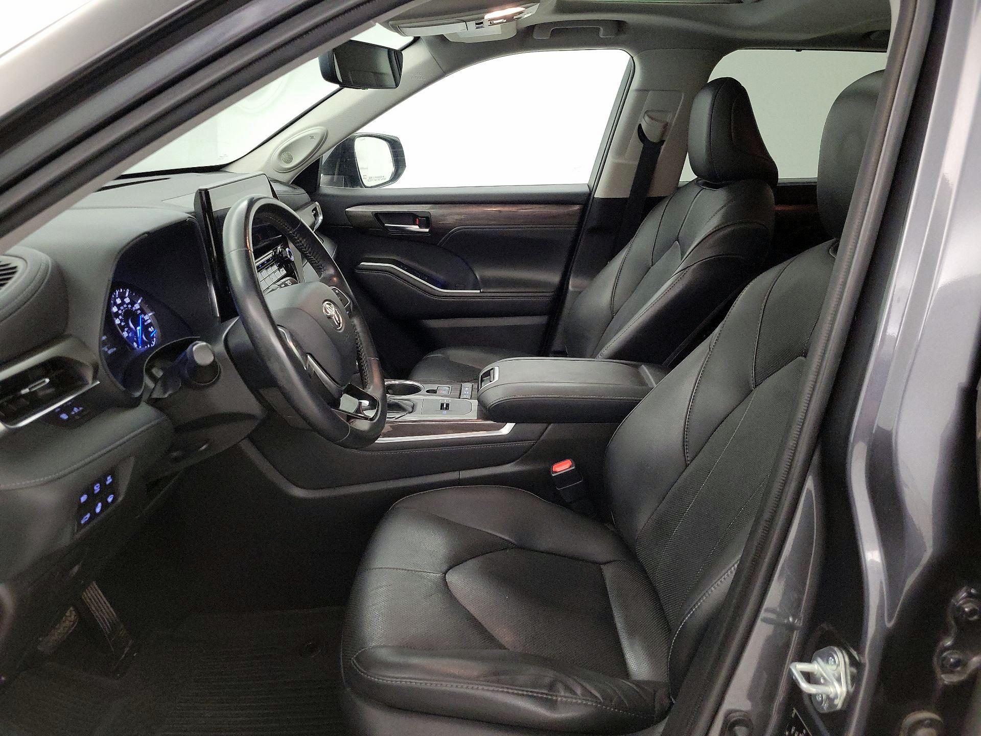 Thumbnail: 2021 Toyota Highlander - 11