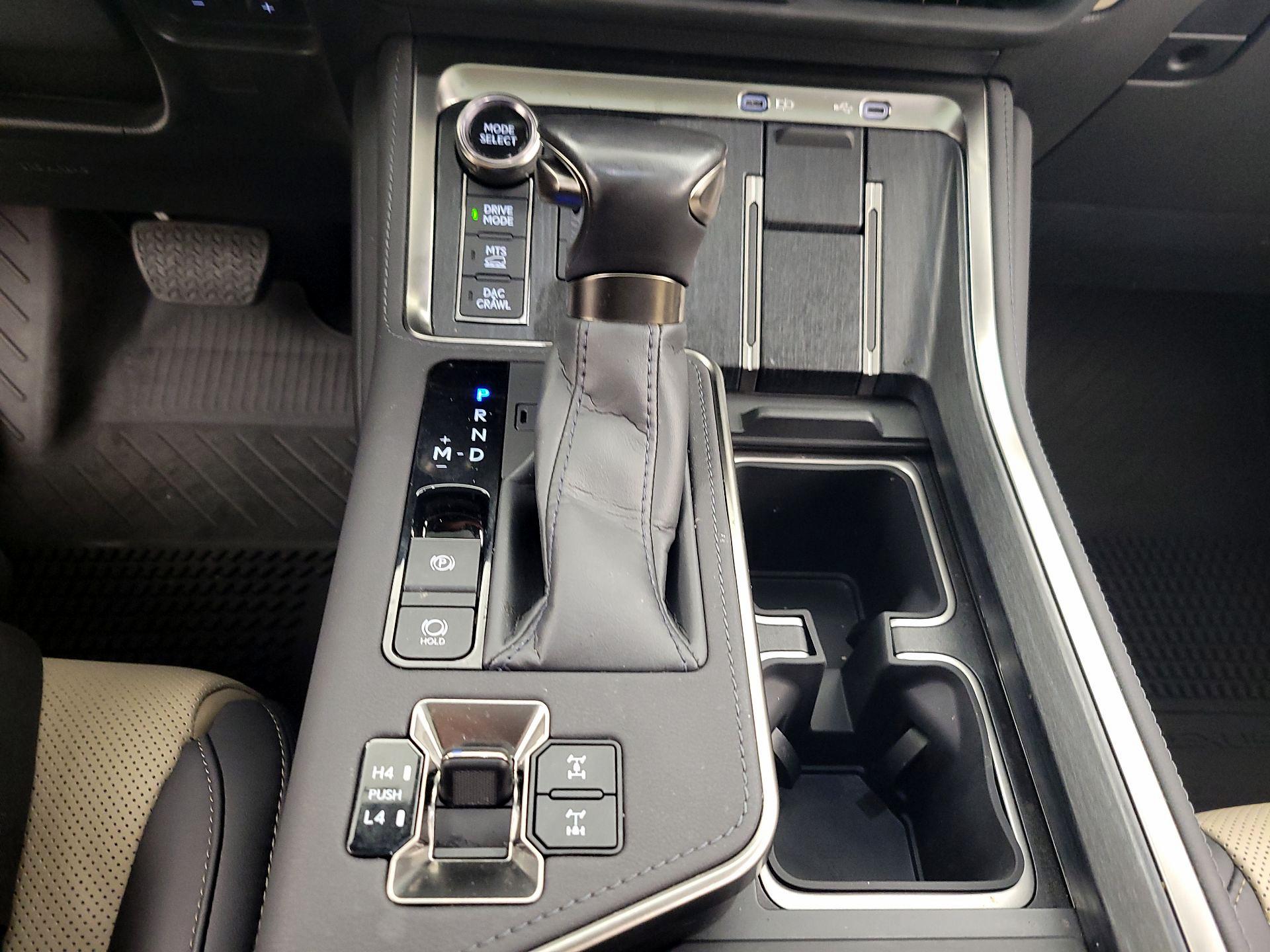 Thumbnail: 2024 Lexus GX - 17