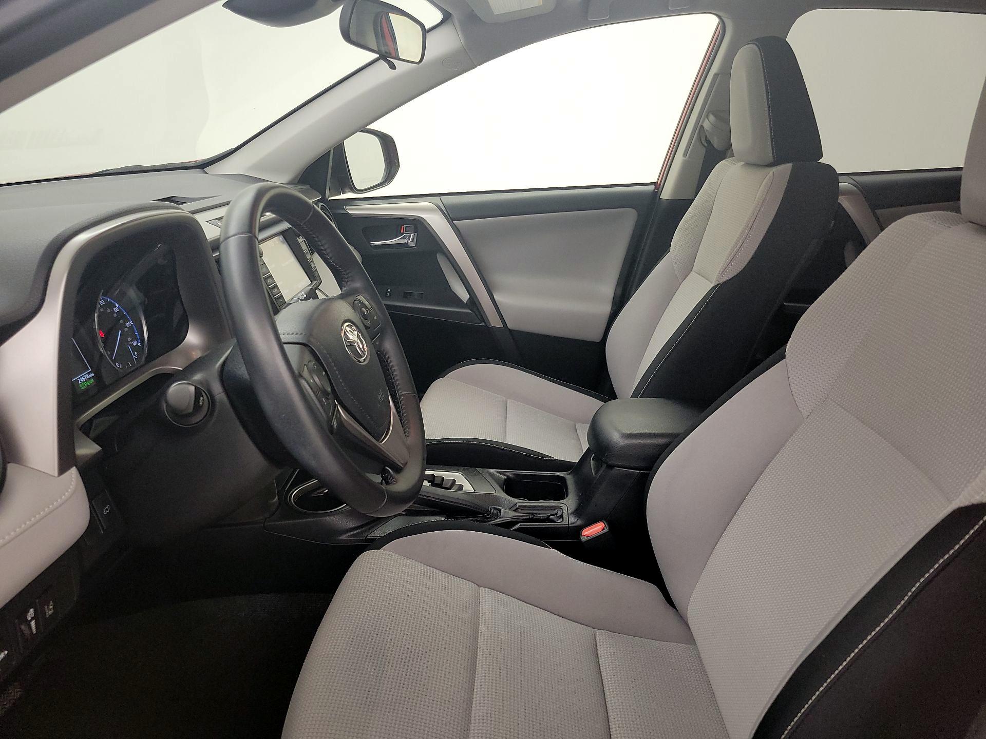 Thumbnail: 2016 Toyota RAV4 - 11