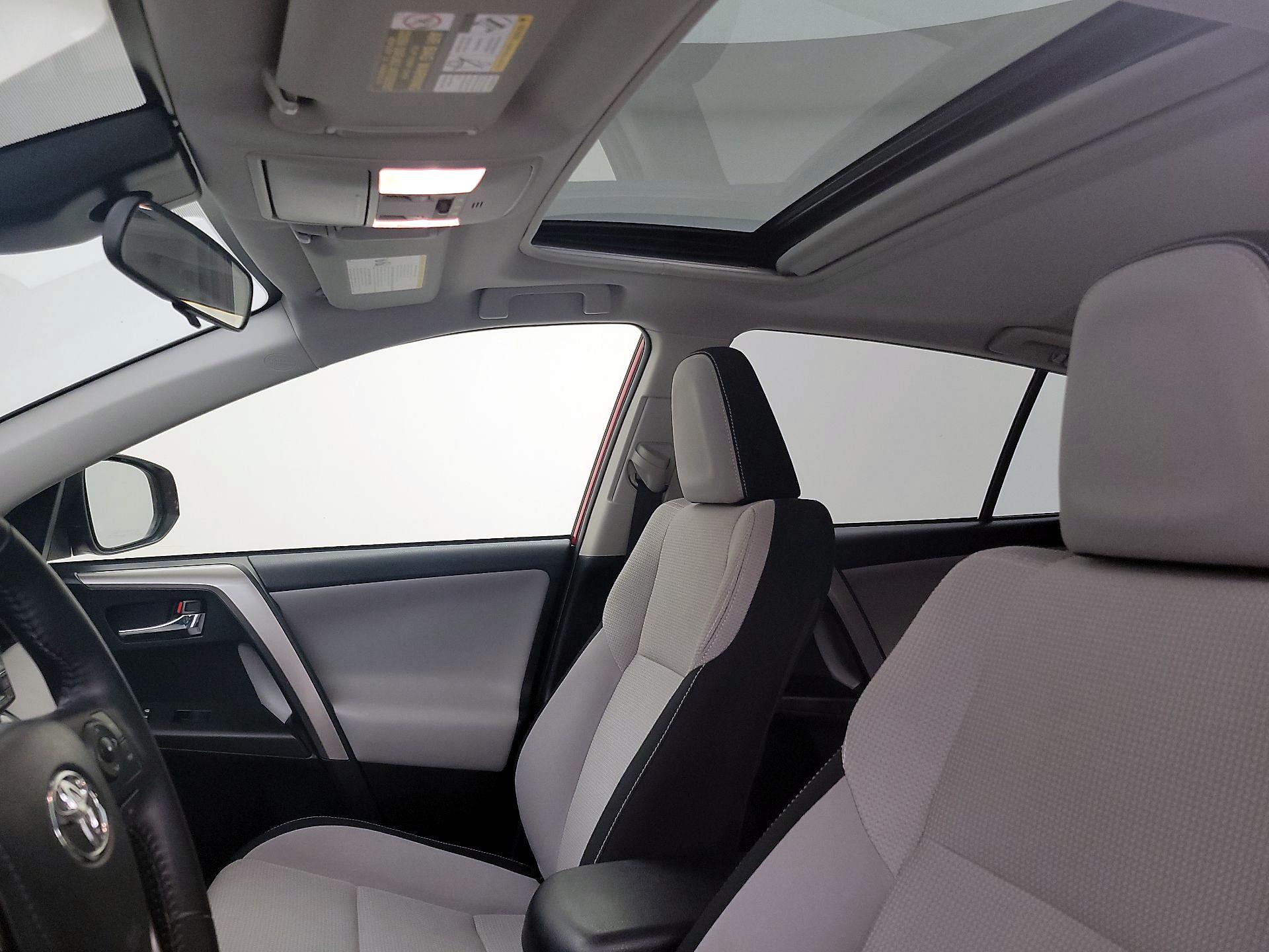 Thumbnail: 2016 Toyota RAV4 - 19