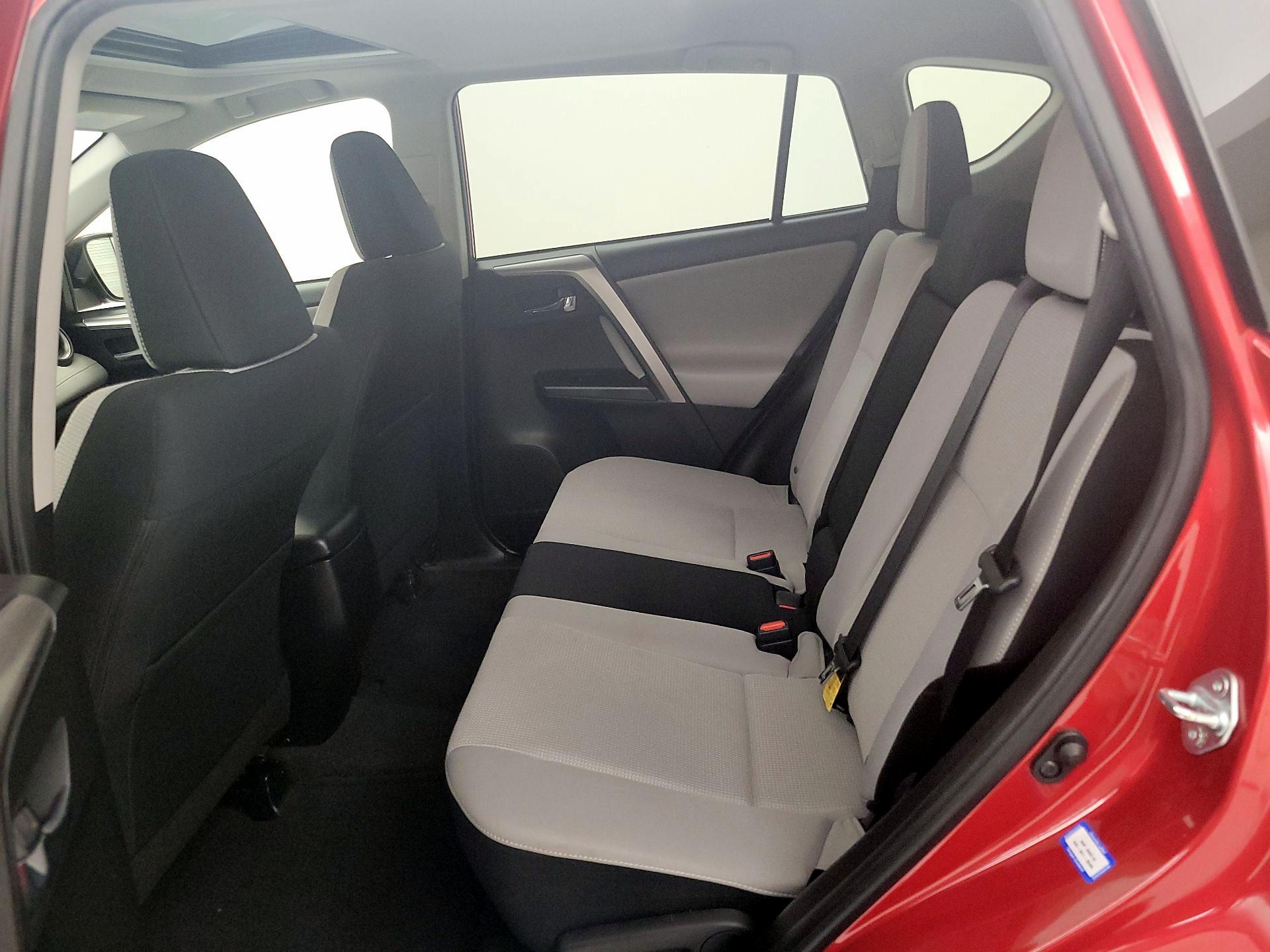 Thumbnail: 2016 Toyota RAV4 - 20