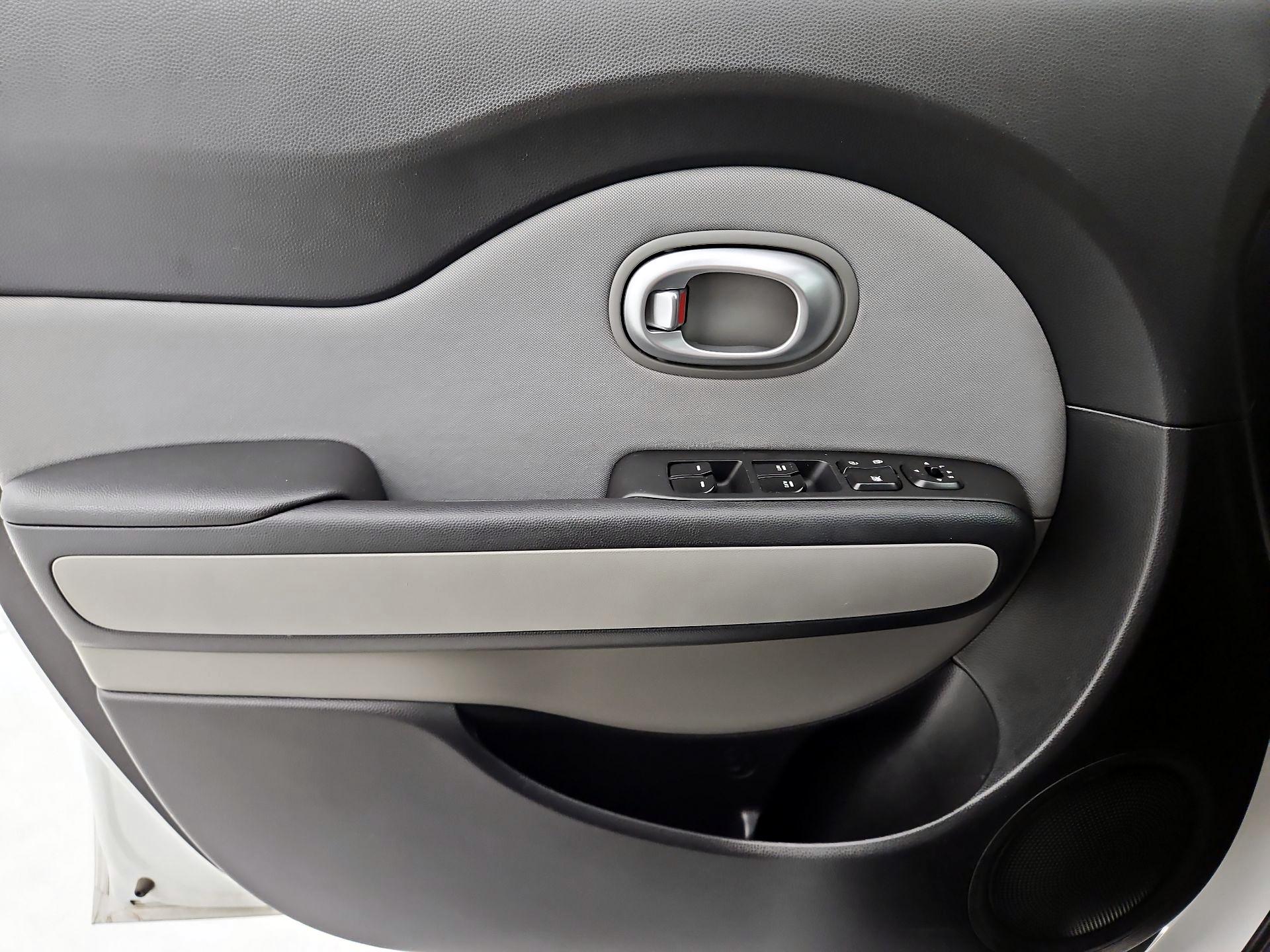 Thumbnail: 2016 Kia Soul - 12