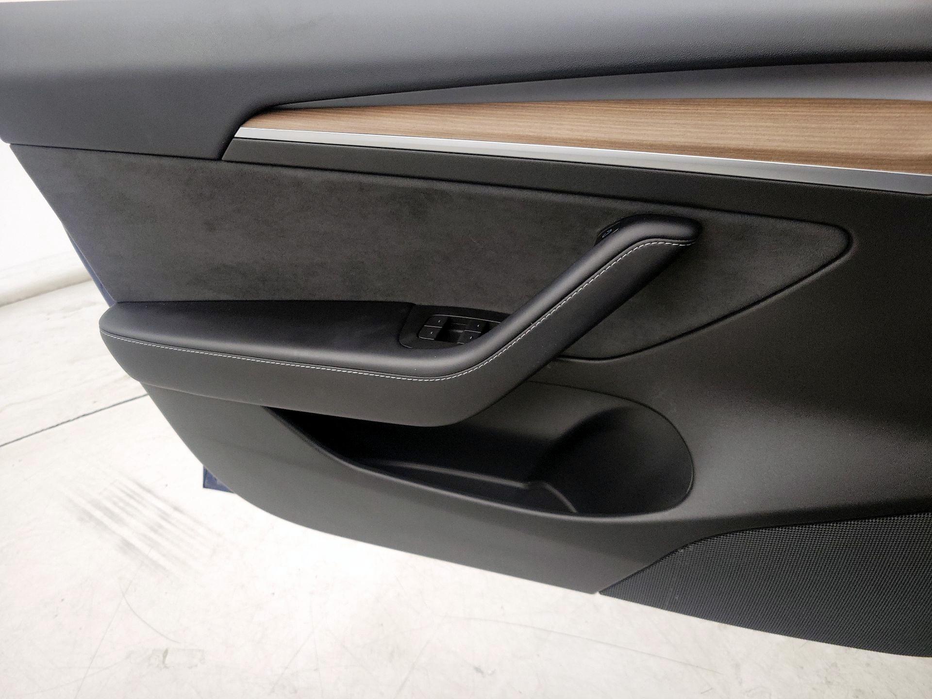 Thumbnail: 2021 Tesla Model 3 - 12