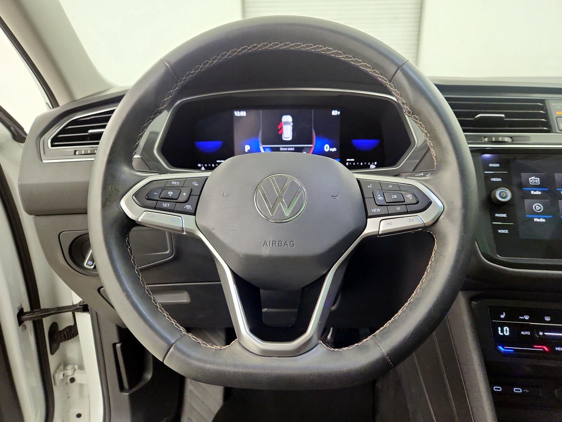 Thumbnail: 2022 Volkswagen Tiguan - 10
