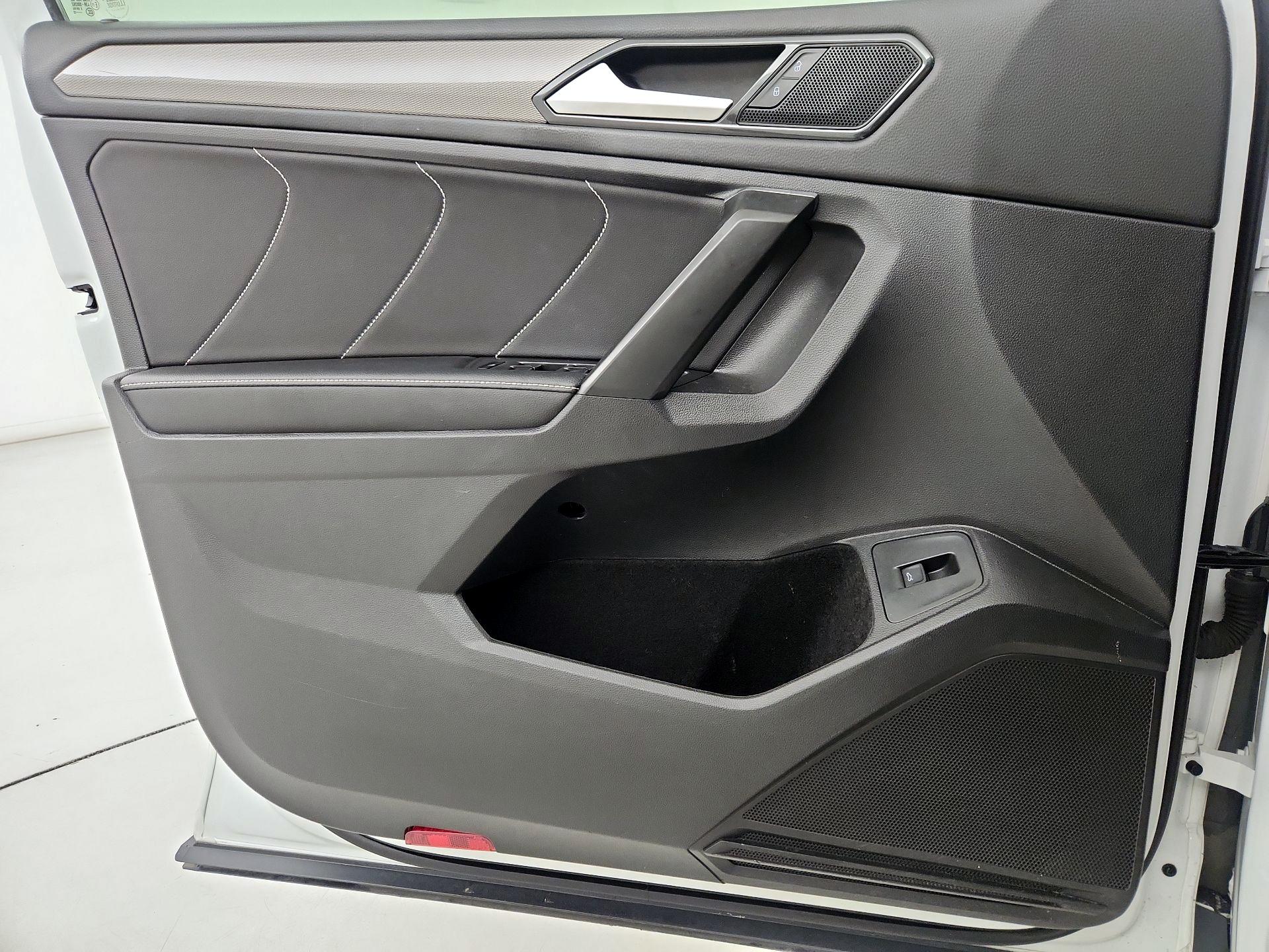 Thumbnail: 2022 Volkswagen Tiguan - 12