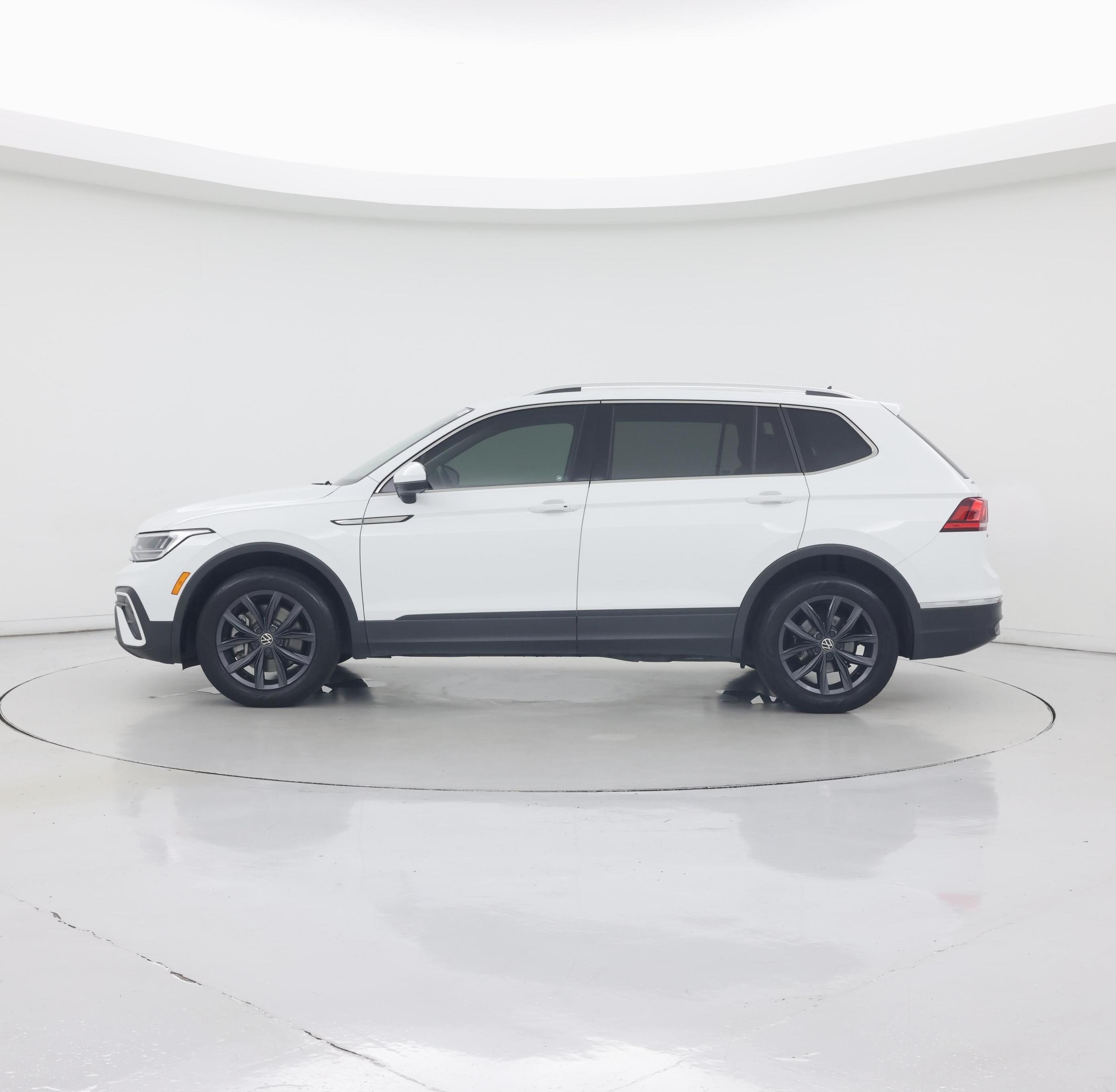 Thumbnail: 2022 Volkswagen Tiguan - 3