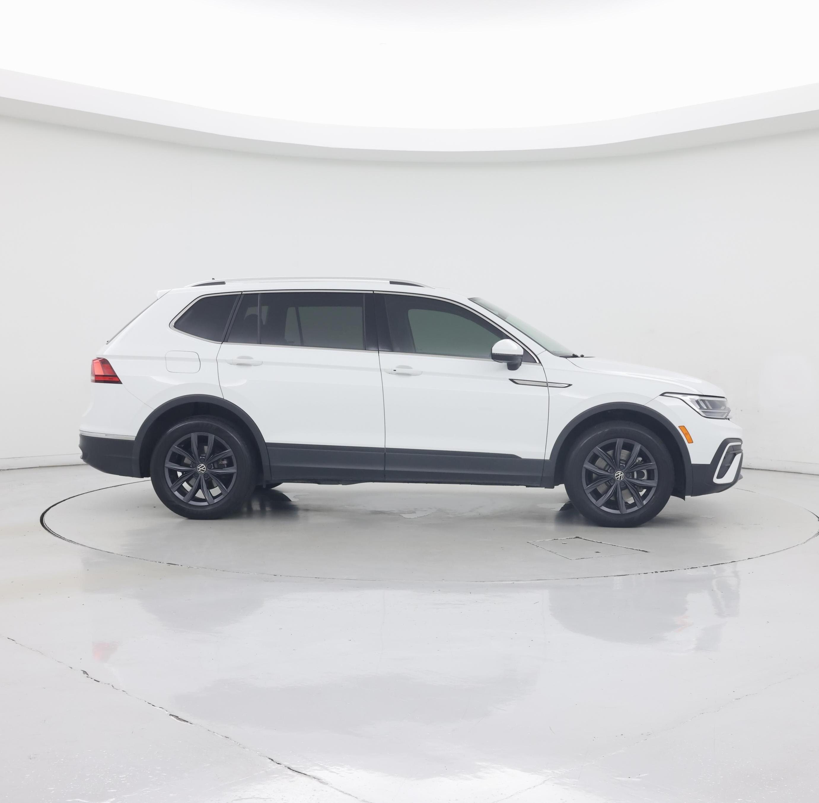 Thumbnail: 2022 Volkswagen Tiguan - 7