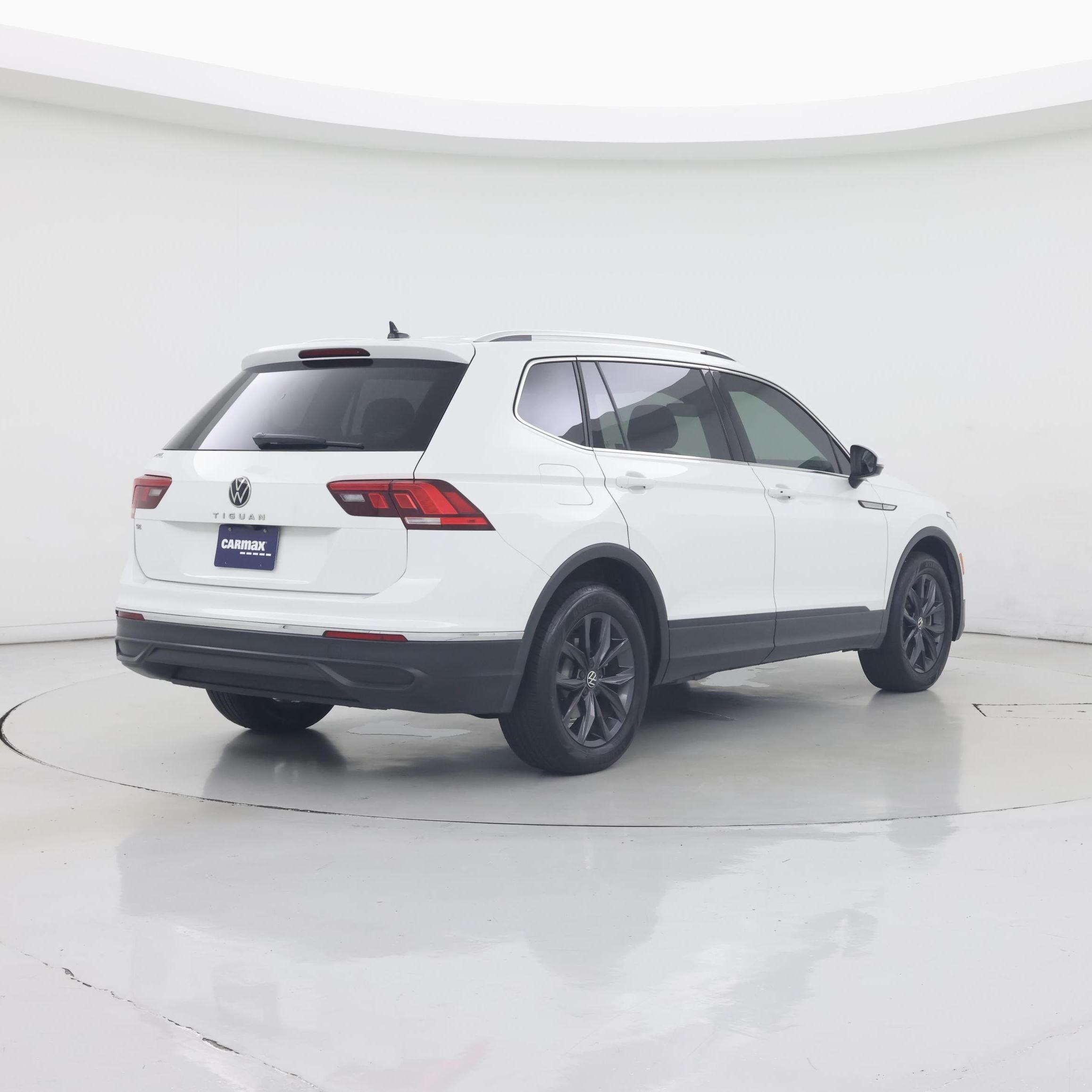 Thumbnail: 2022 Volkswagen Tiguan - 8