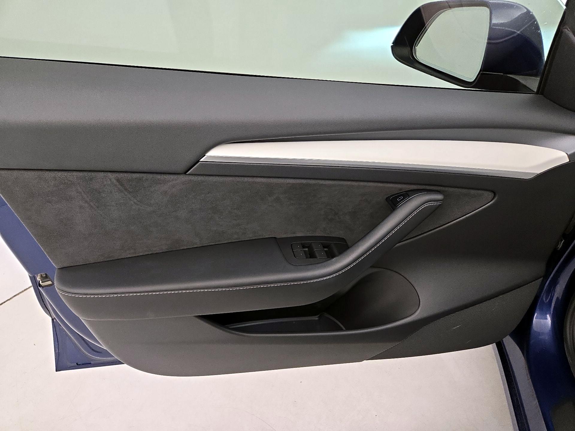 Thumbnail: 2022 Tesla Model 3 - 12