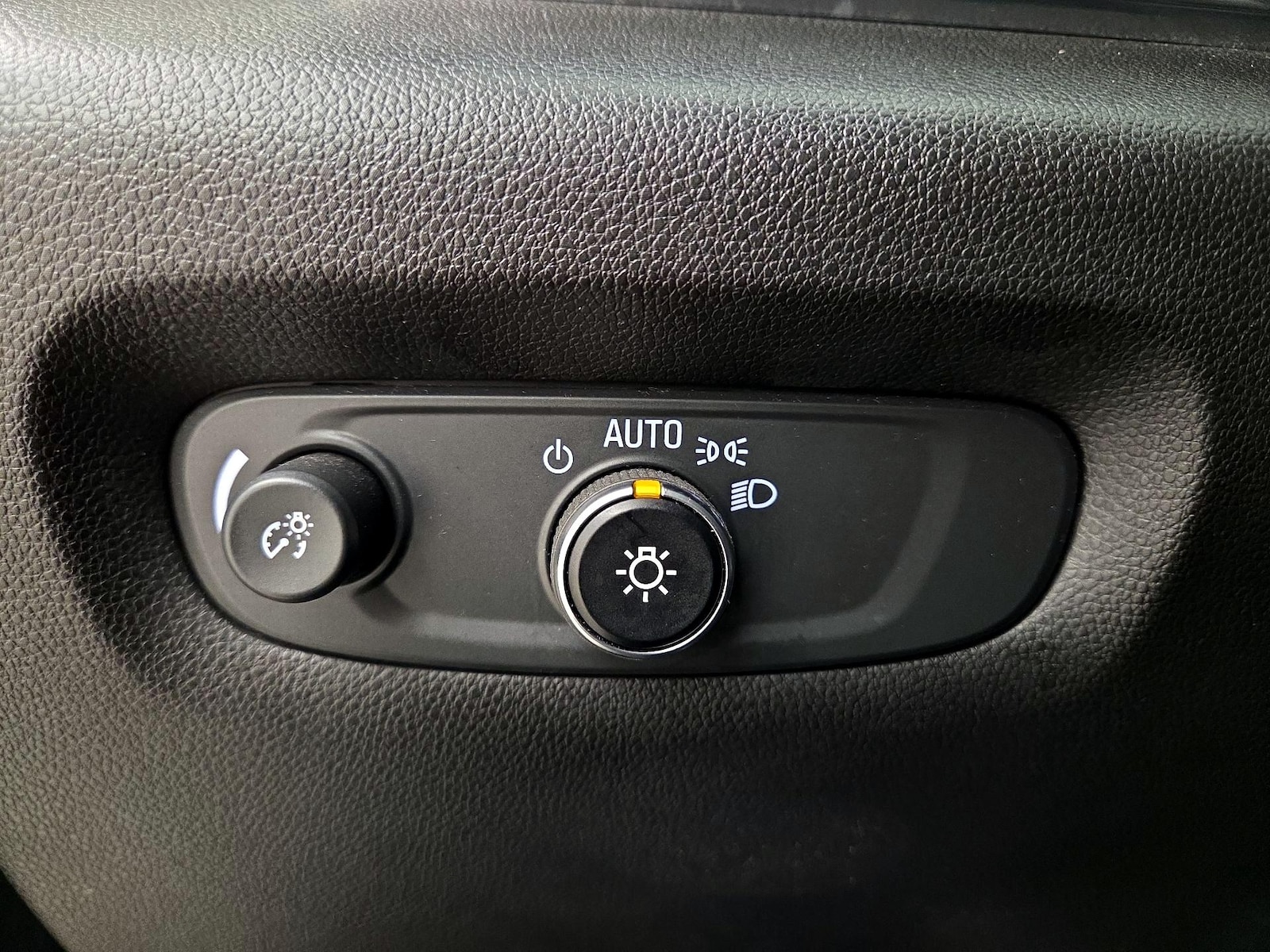 2020 Chevrolet Traverse LS - Photo 14