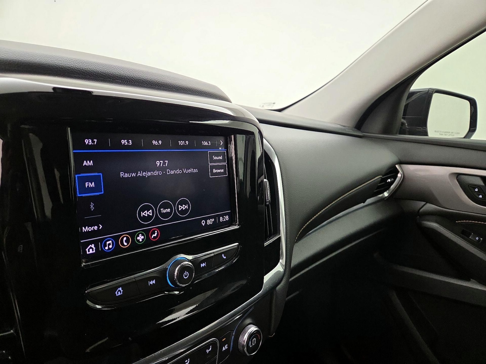 2020 Chevrolet Traverse LS - Photo 16