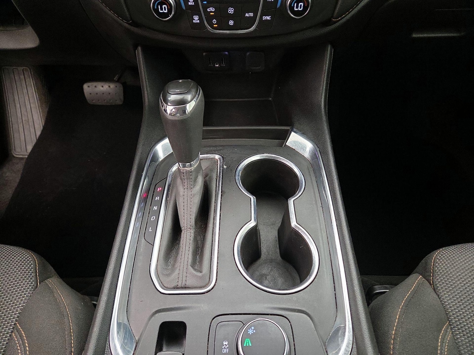2020 Chevrolet Traverse LS - Photo 18