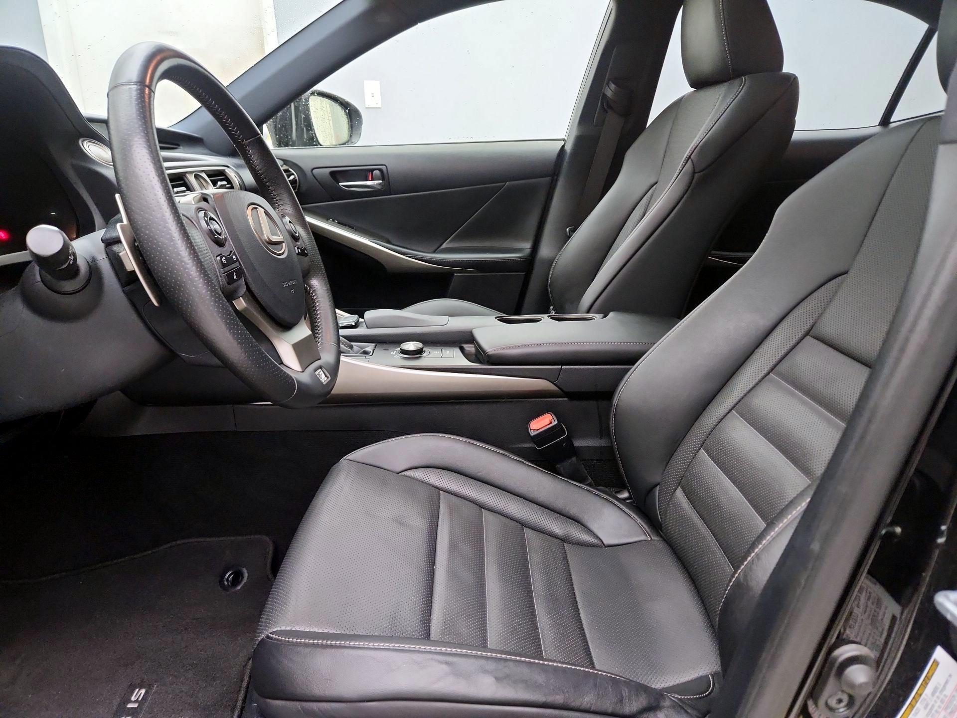 Thumbnail: 2015 Lexus IS - 11