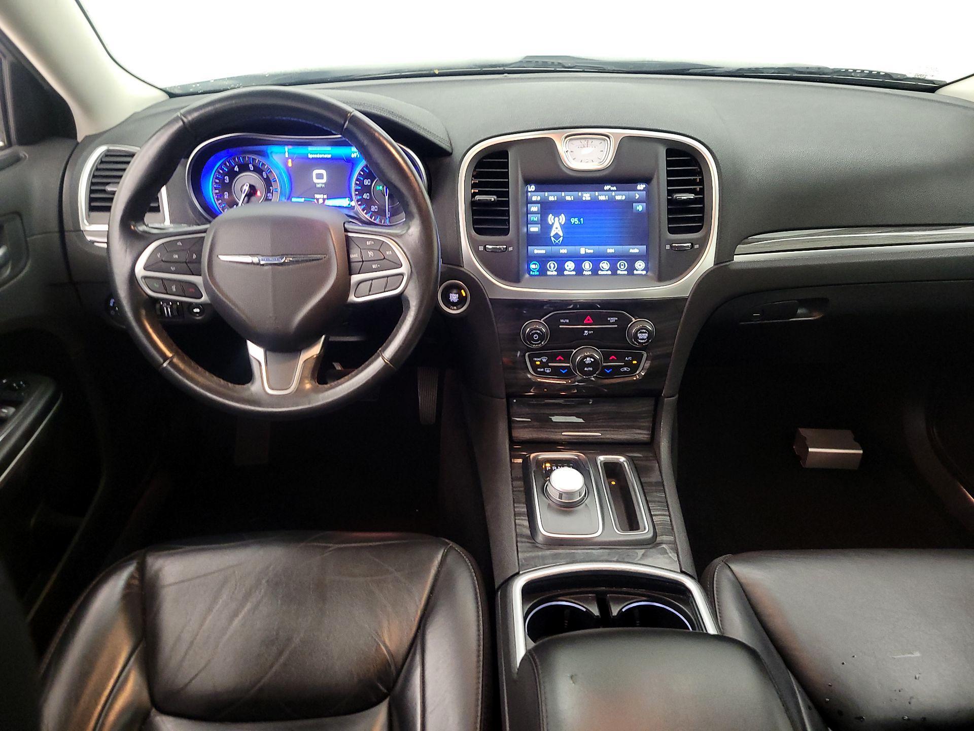 Thumbnail: 2019 Chrysler 300 - 9