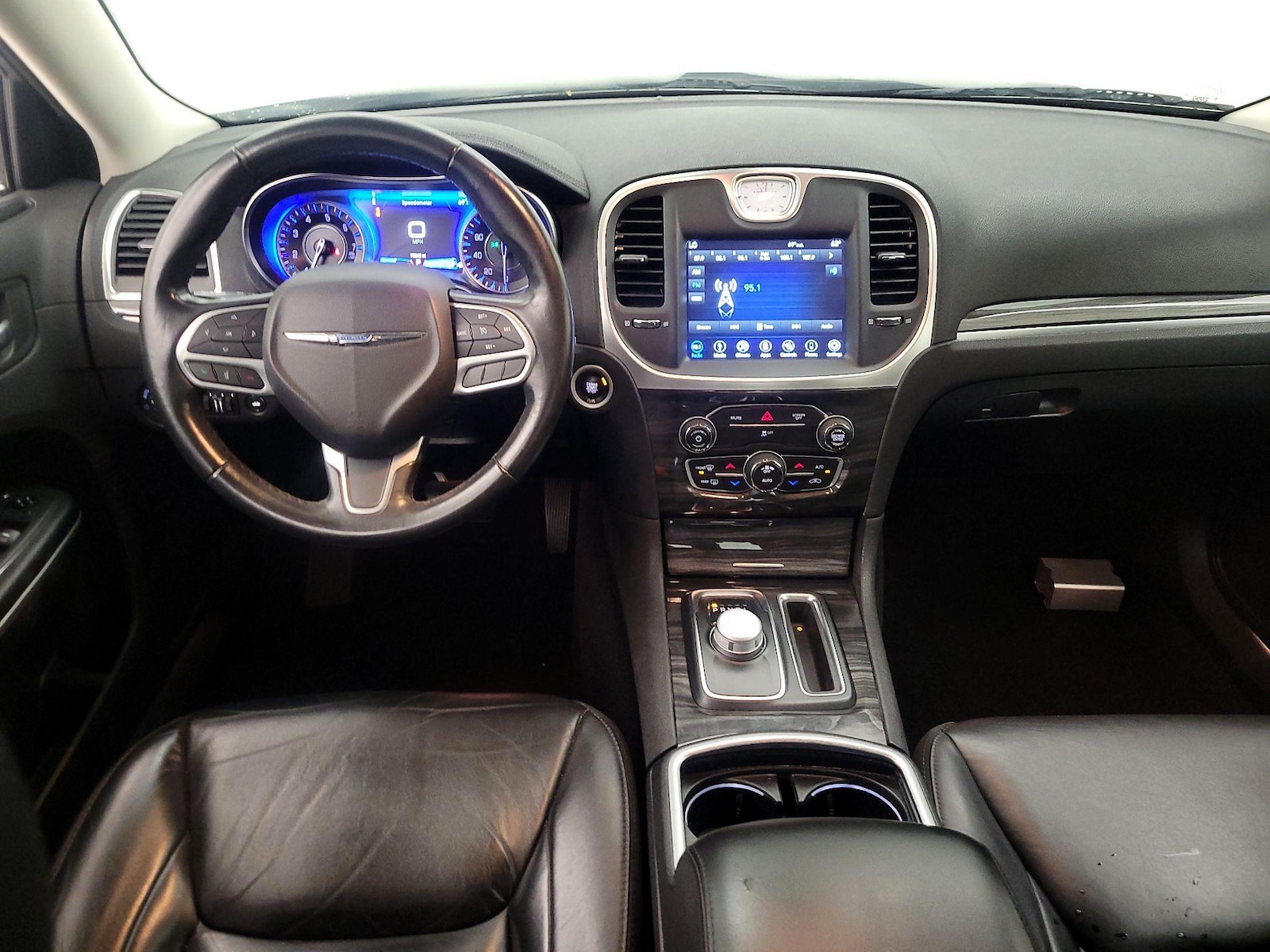 2019 Chrysler 300 Touring - Photo 10