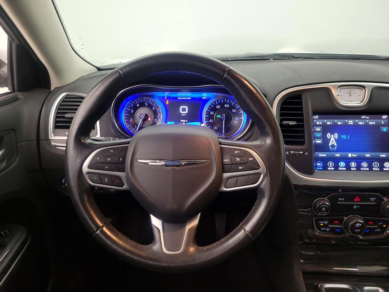 2019 Chrysler 300 Touring - Photo 11