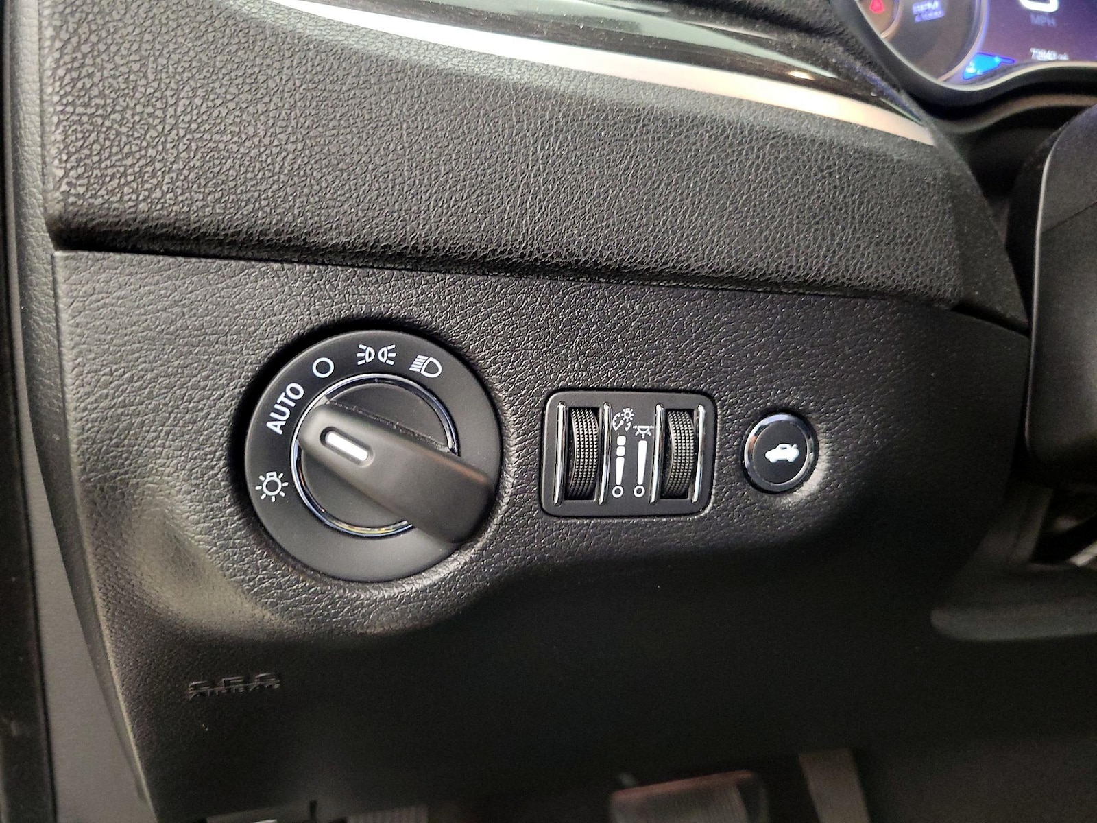 2019 Chrysler 300 Touring - Photo 14
