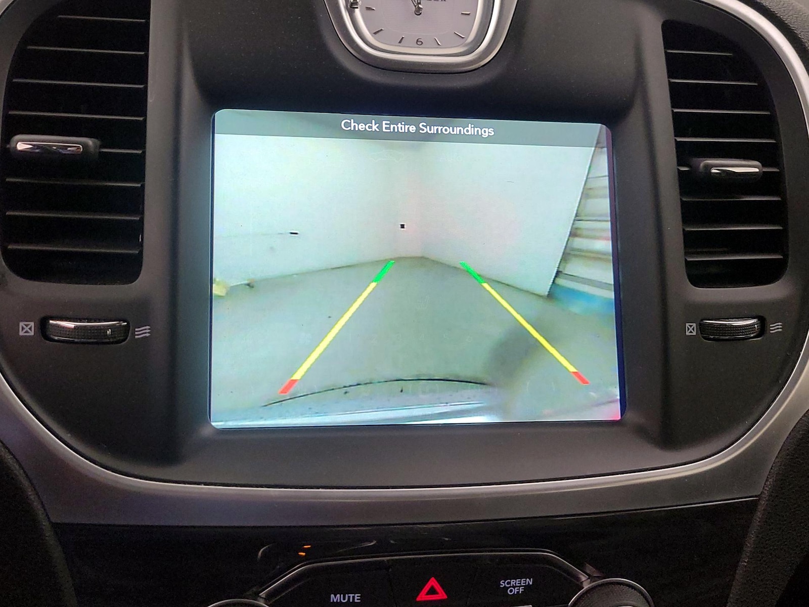 2019 Chrysler 300 Touring - Photo 15
