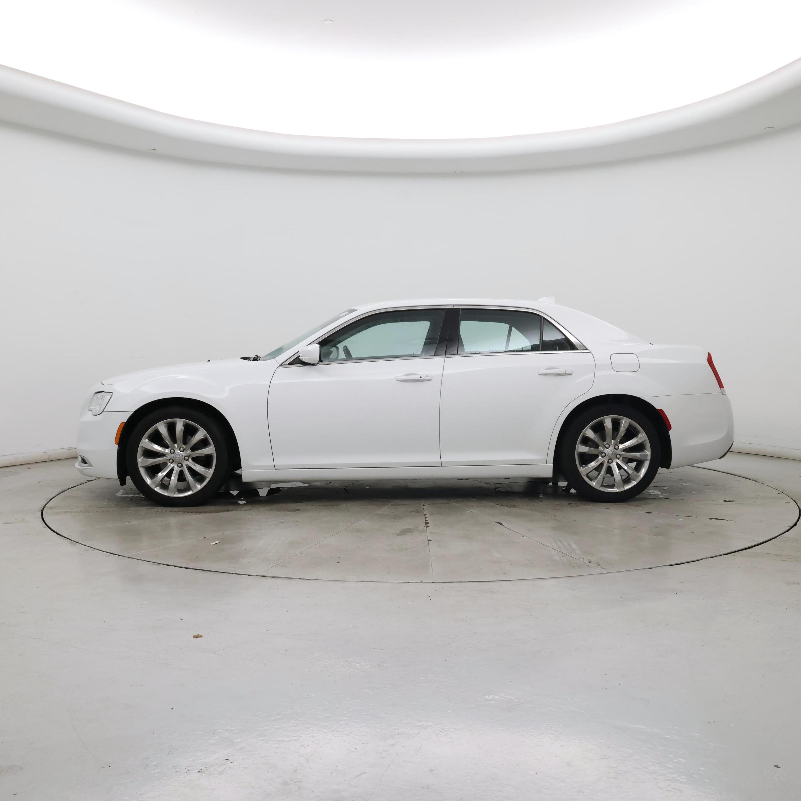 Thumbnail: 2019 Chrysler 300 - 3