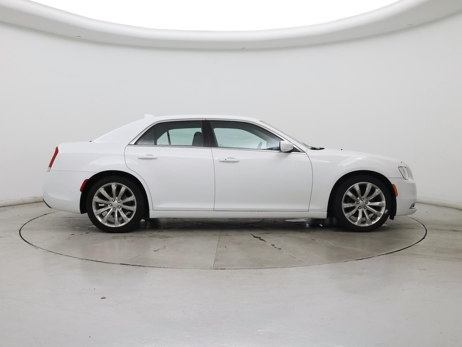 2019 Chrysler 300 Touring - Photo 8