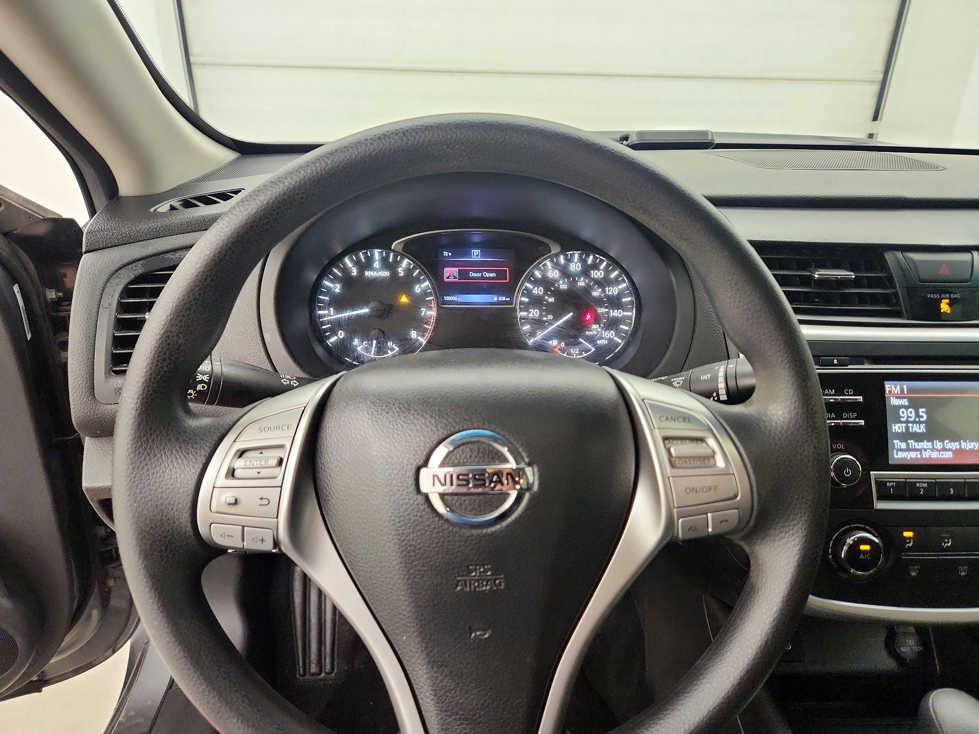 Thumbnail: 2017 Nissan Altima - 10