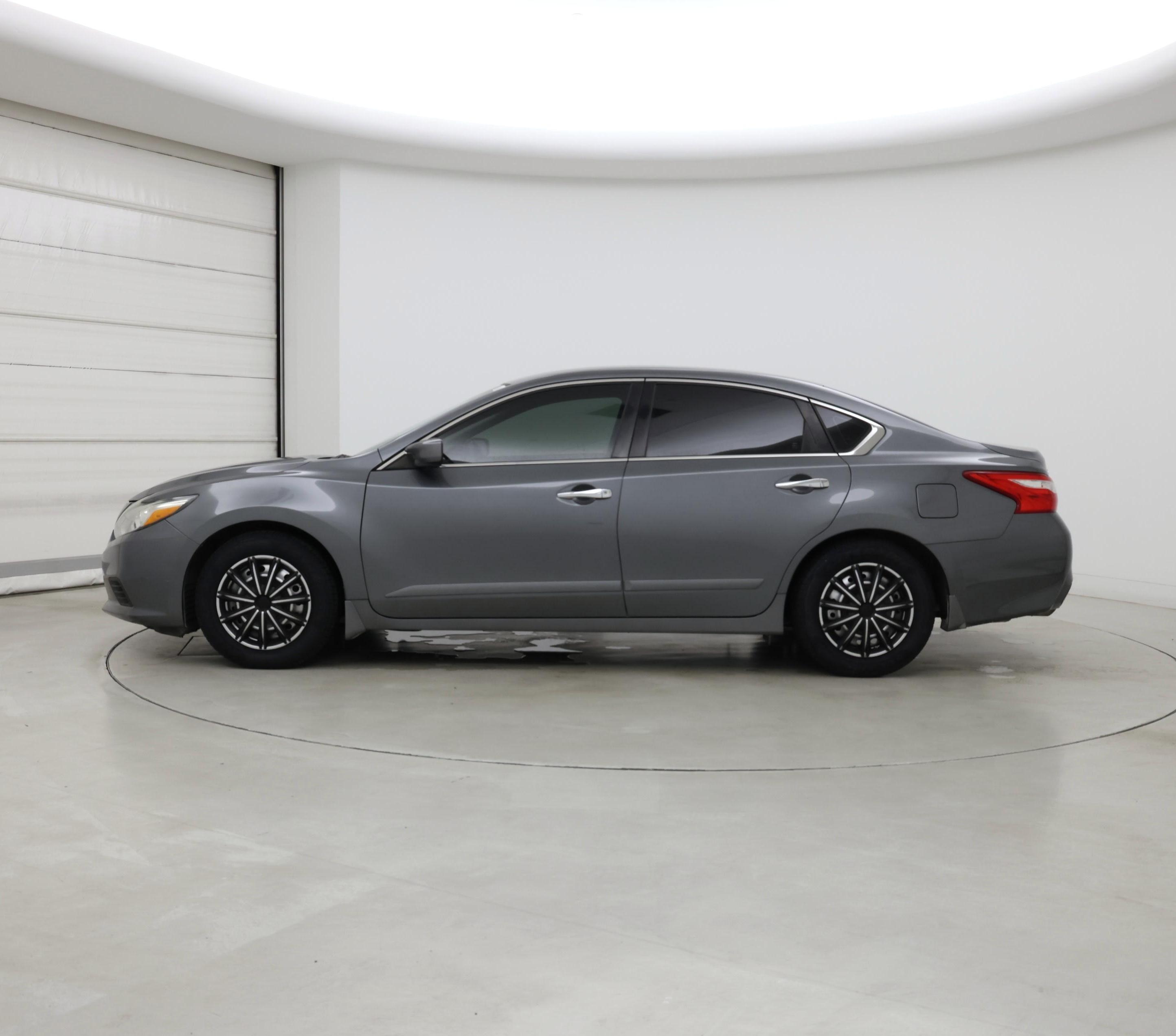 Thumbnail: 2017 Nissan Altima - 3