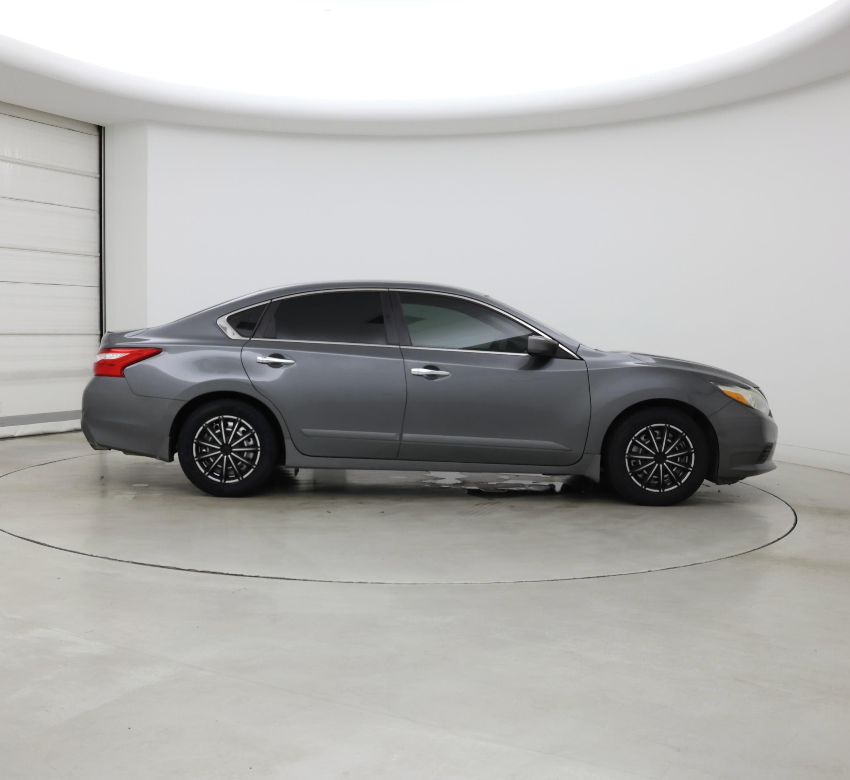 Thumbnail: 2017 Nissan Altima - 7