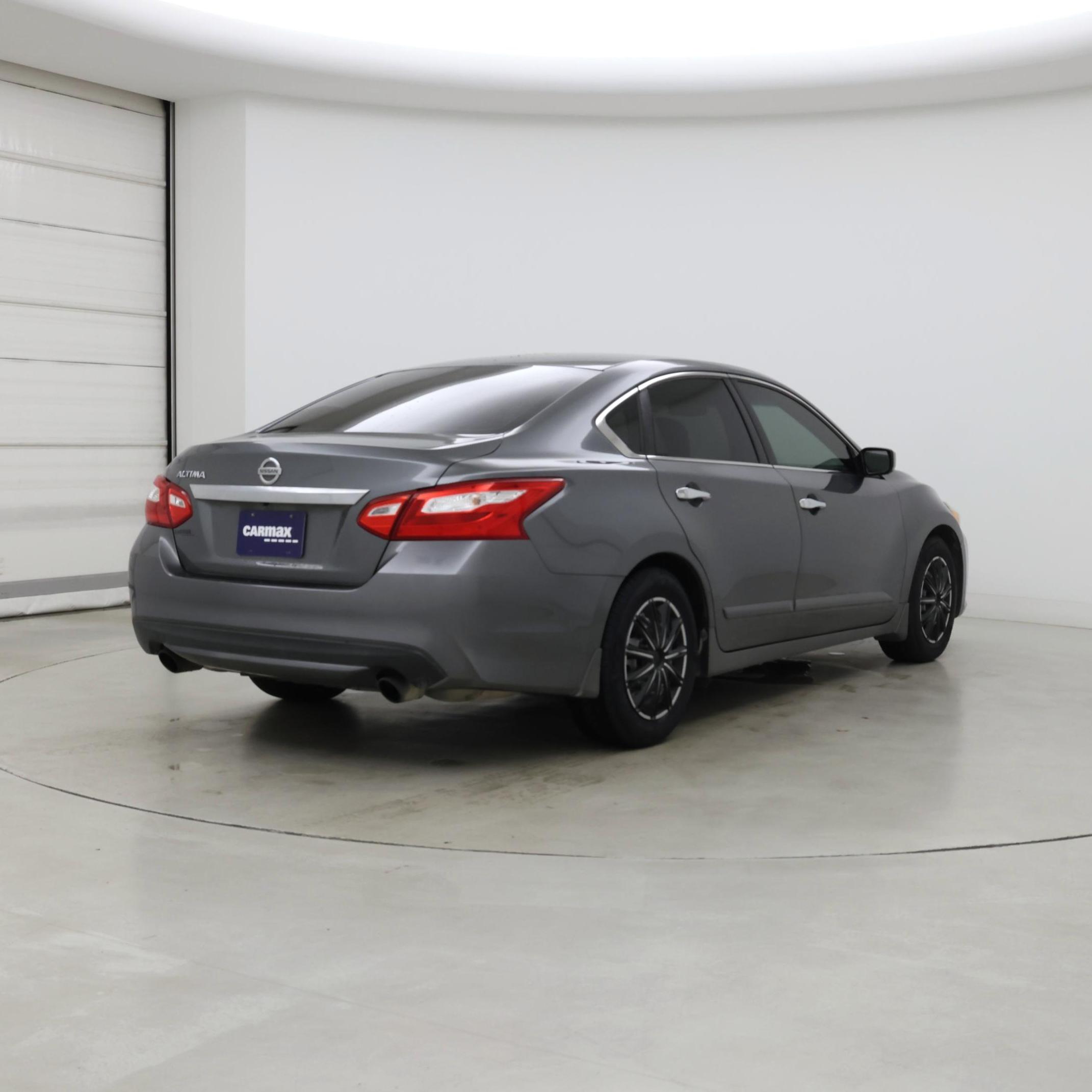 Thumbnail: 2017 Nissan Altima - 8