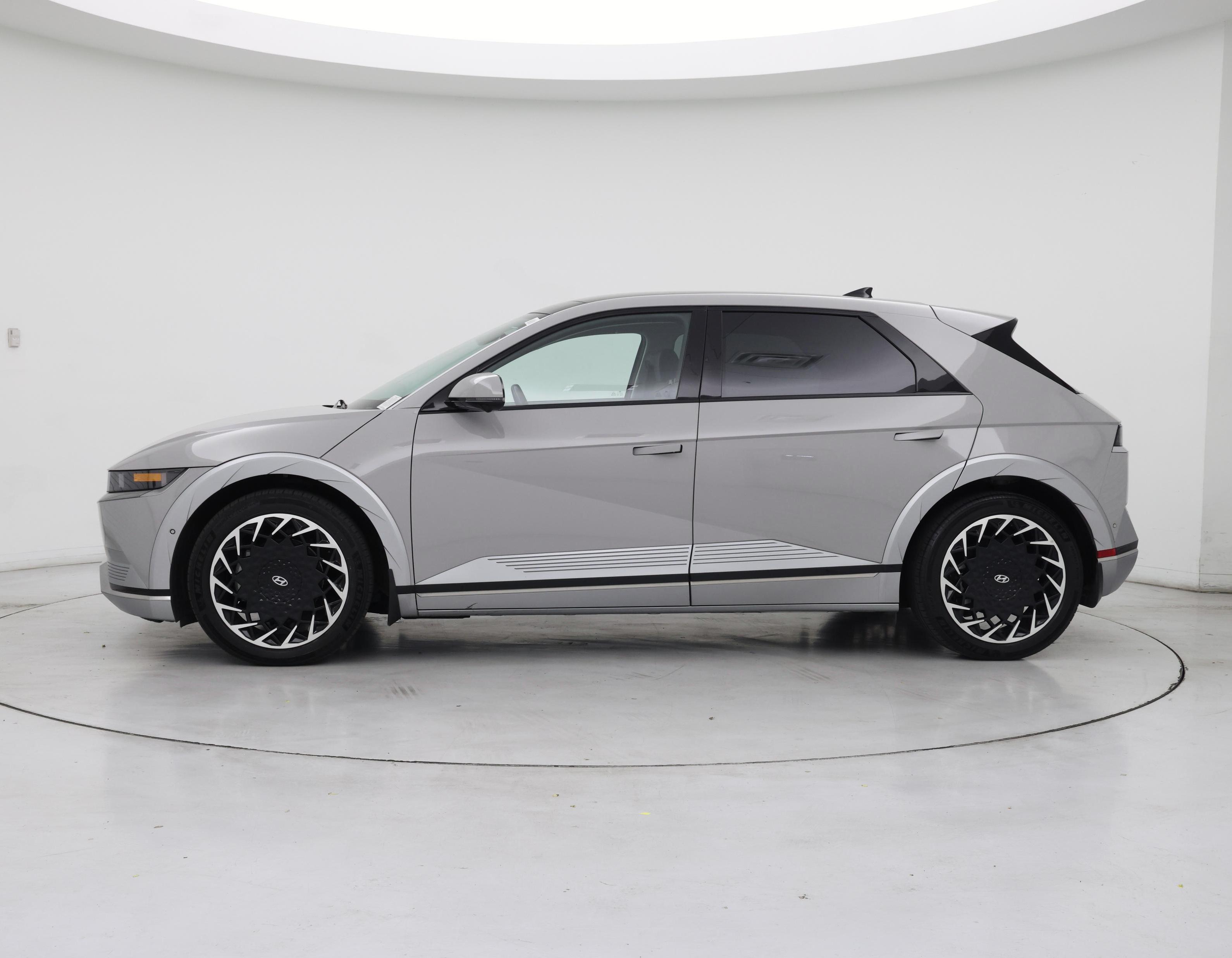Thumbnail: 2022 Hyundai Ioniq 5 - 3