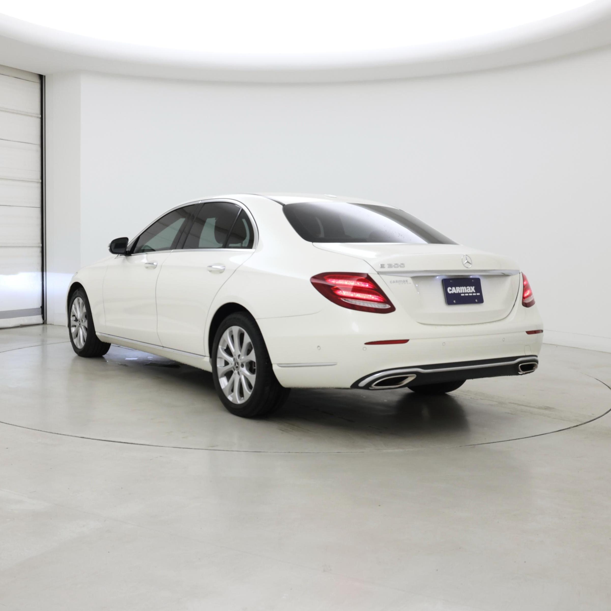 Thumbnail: 2017 Mercedes-Benz E-Class - 2
