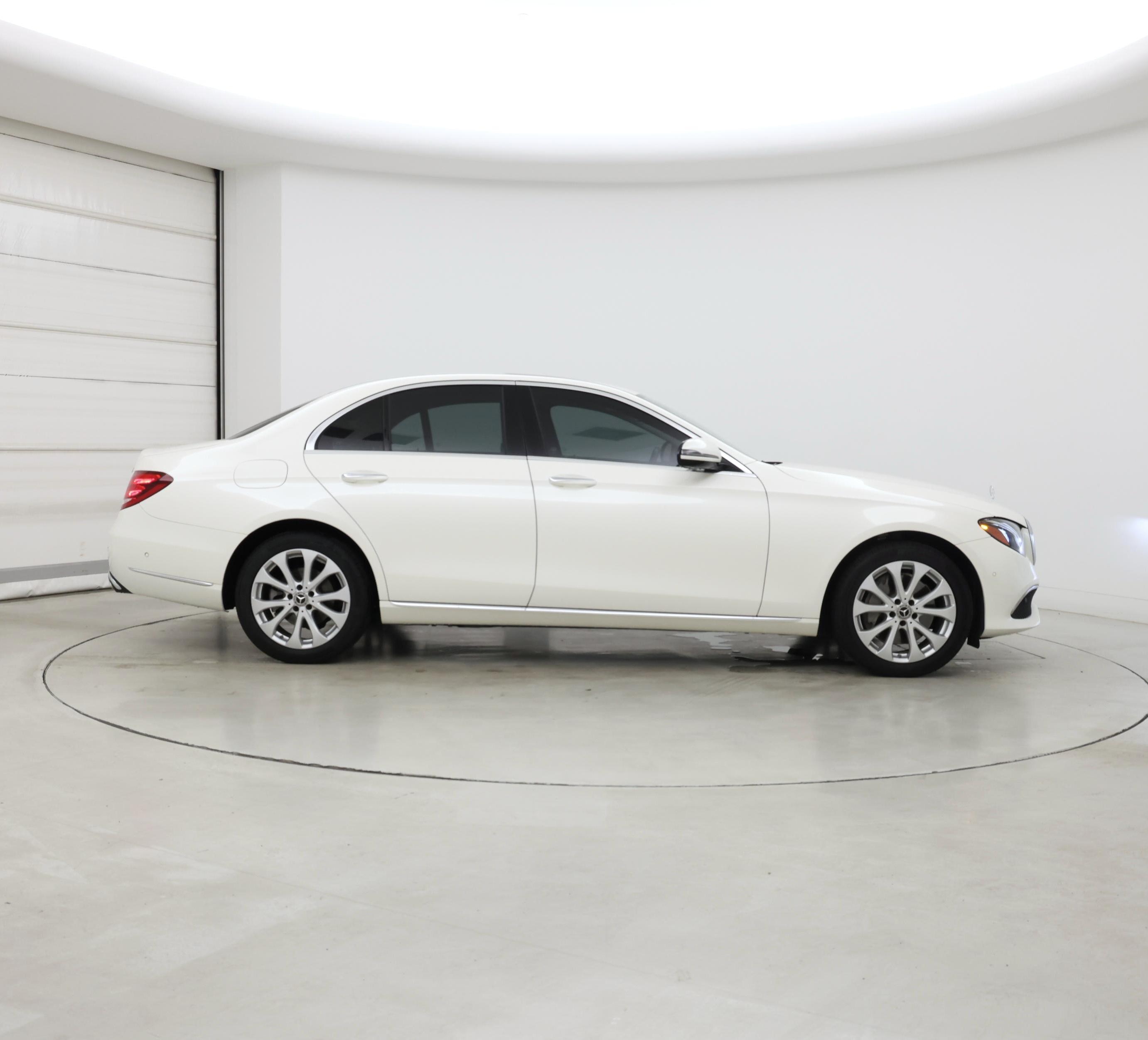 Thumbnail: 2017 Mercedes-Benz E-Class - 7