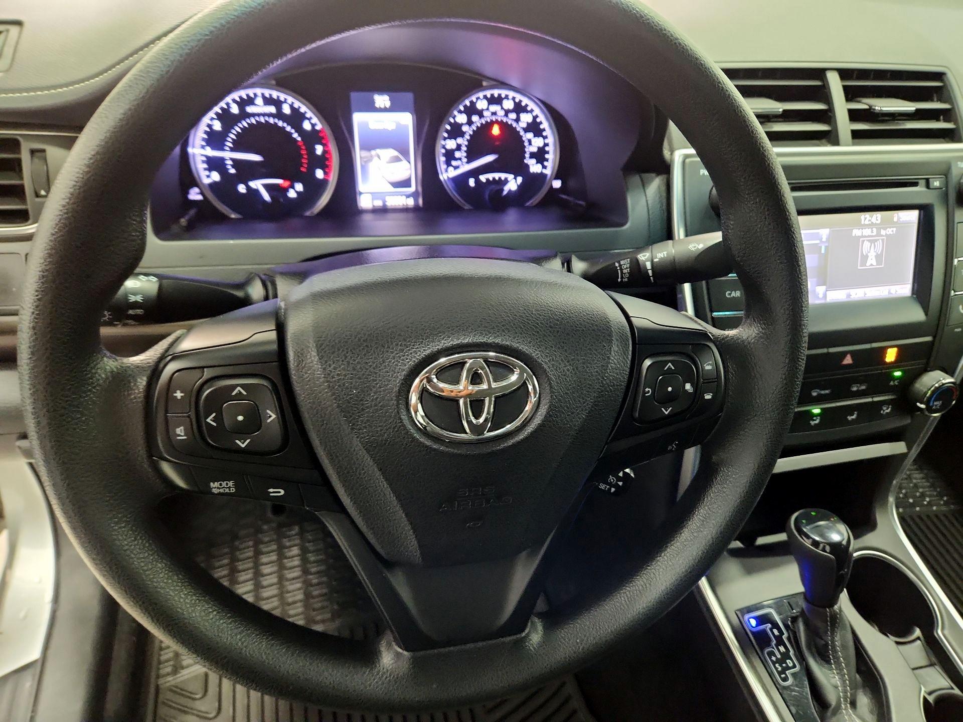 Thumbnail: 2016 Toyota Camry - 10