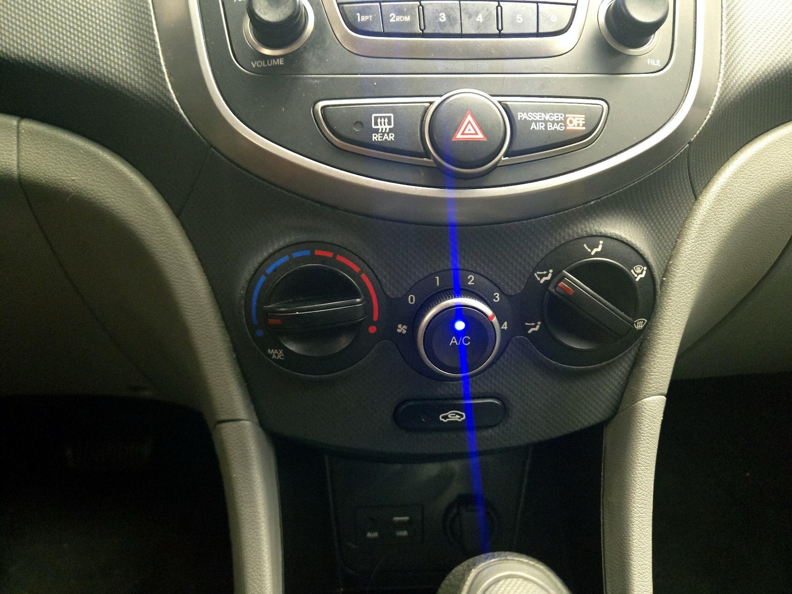 2016 Hyundai Accent SE - Photo 16