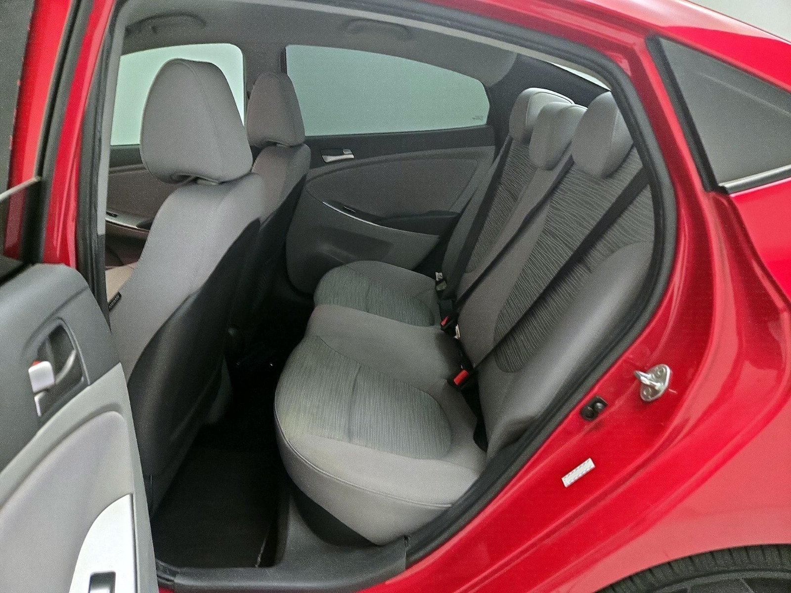 2016 Hyundai Accent SE - Photo 19