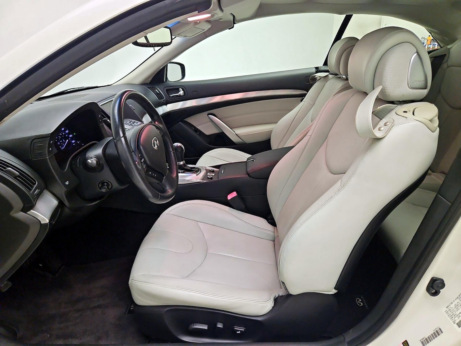 2015 INFINITI Q60 Convertible Base - Photo 12