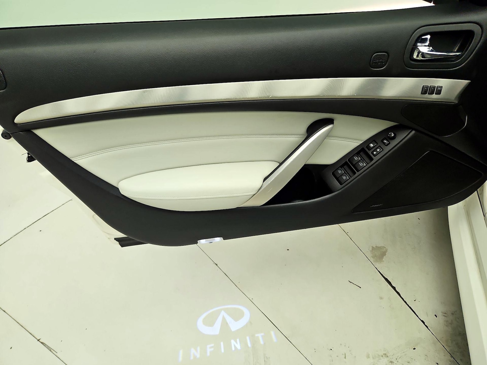 2015 INFINITI Q60 Convertible Base - Photo 13