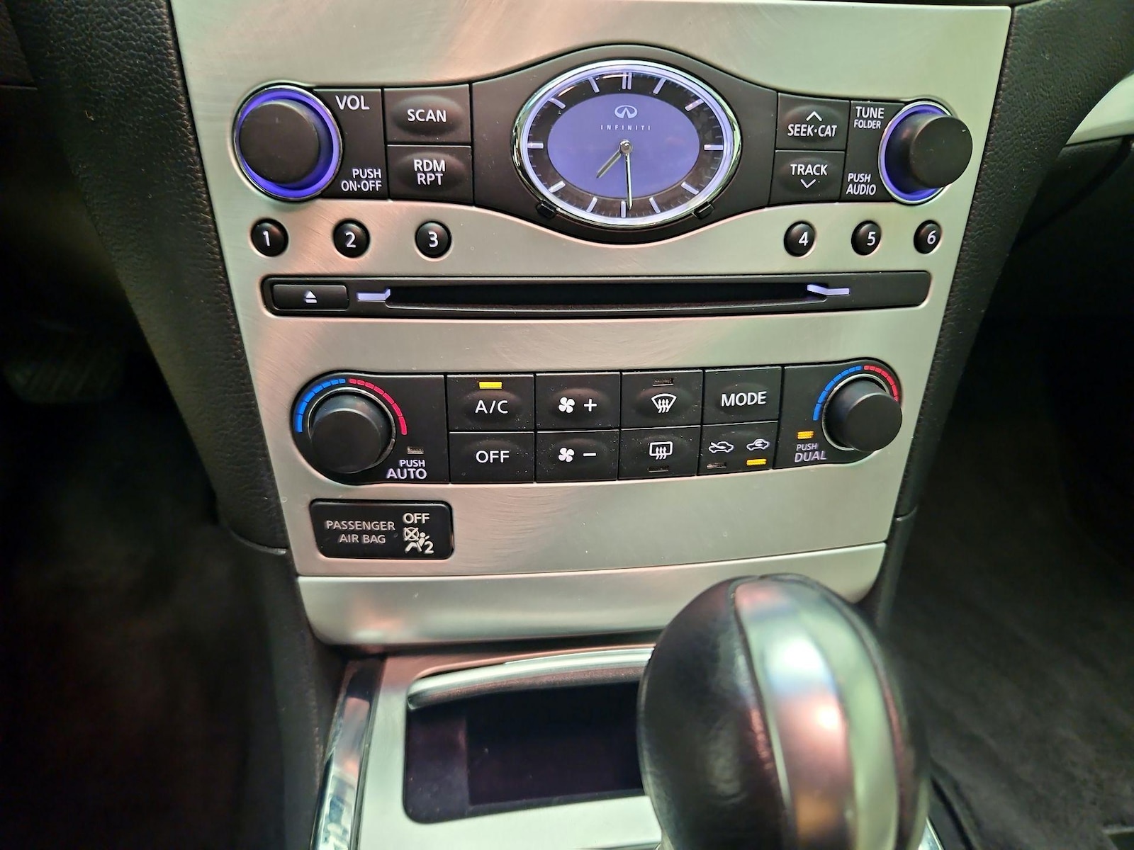 2015 INFINITI Q60 Convertible Base - Photo 17