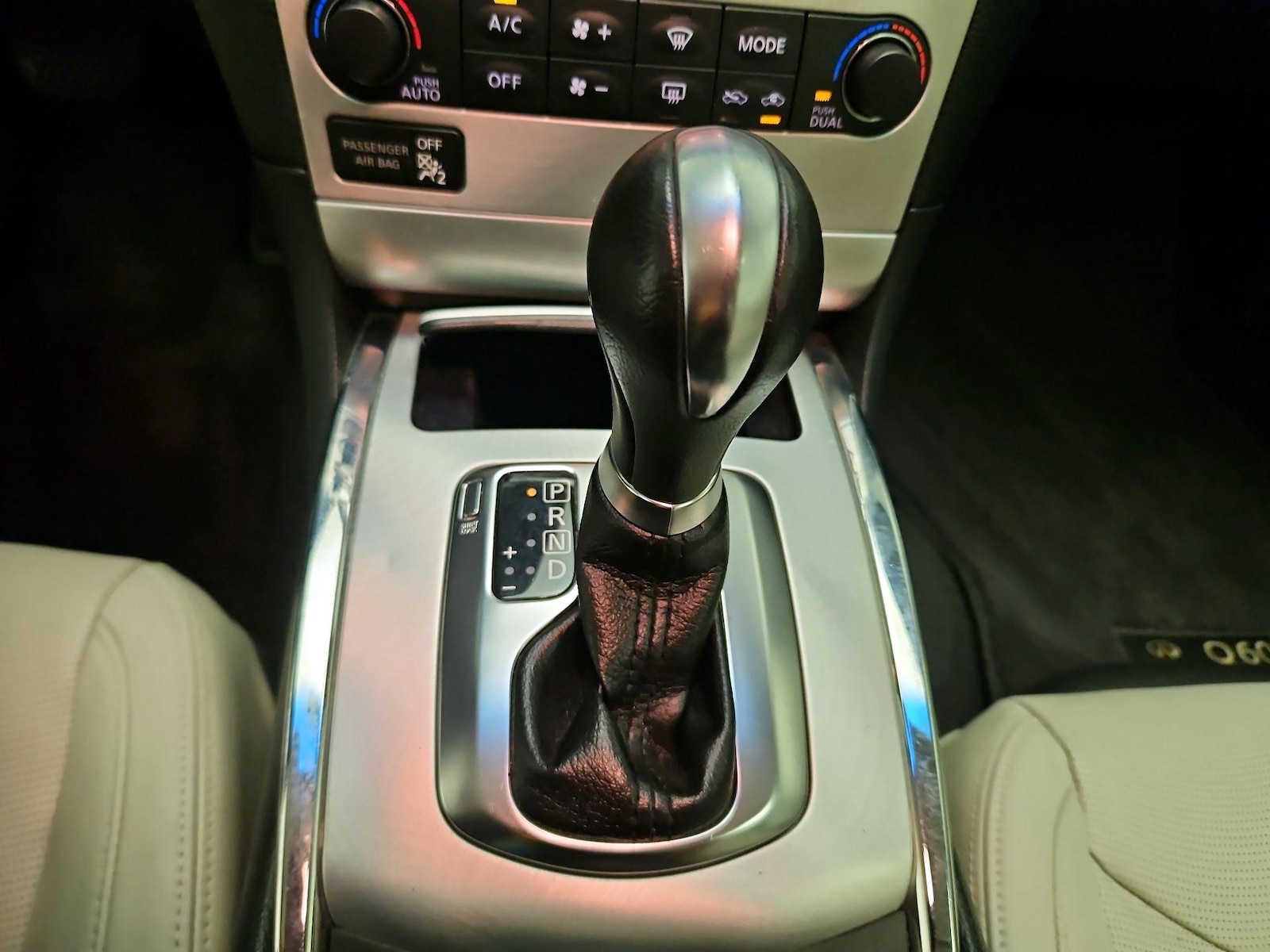 2015 INFINITI Q60 Convertible Base - Photo 18