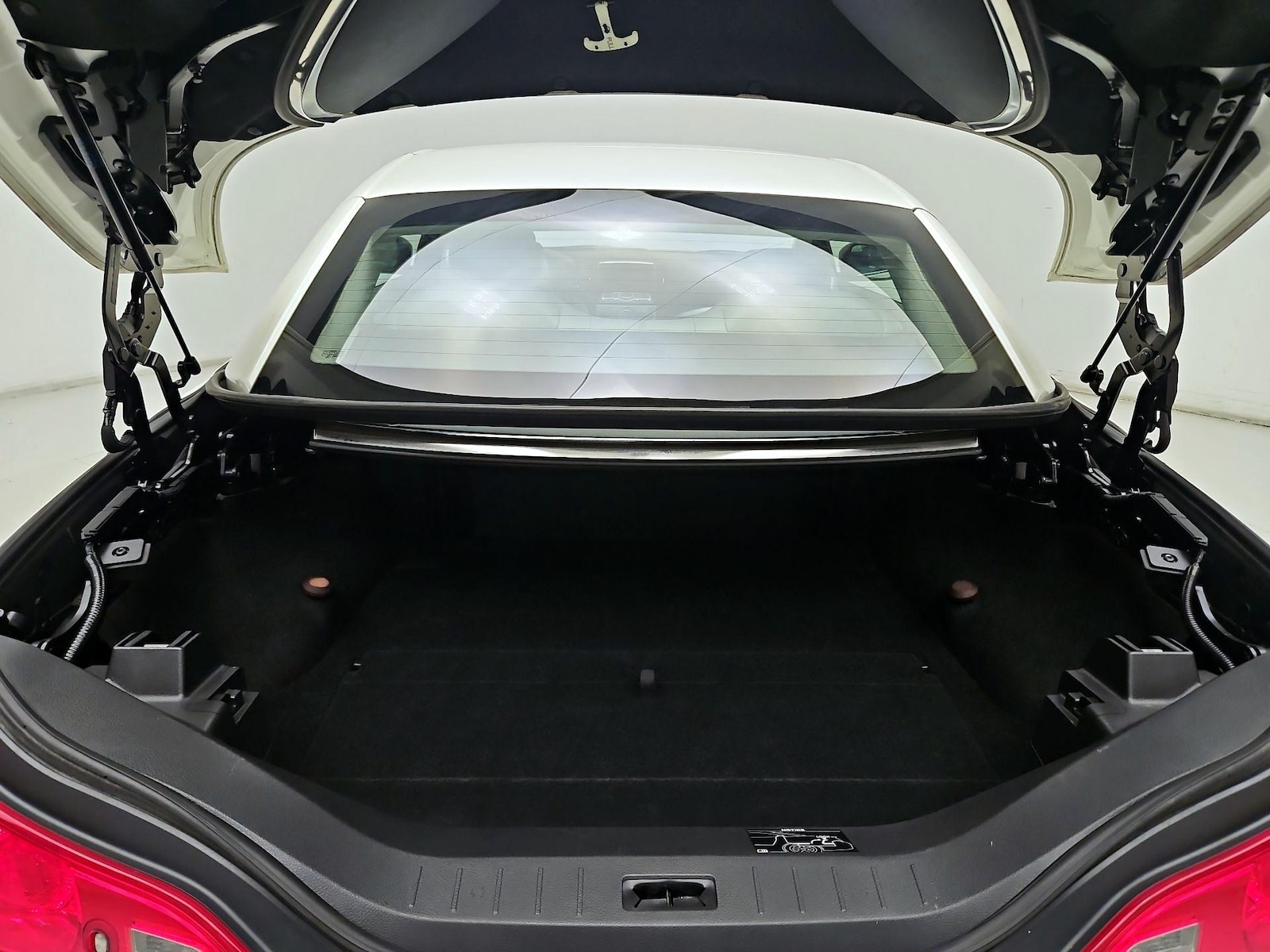 2015 INFINITI Q60 Convertible Base - Photo 21
