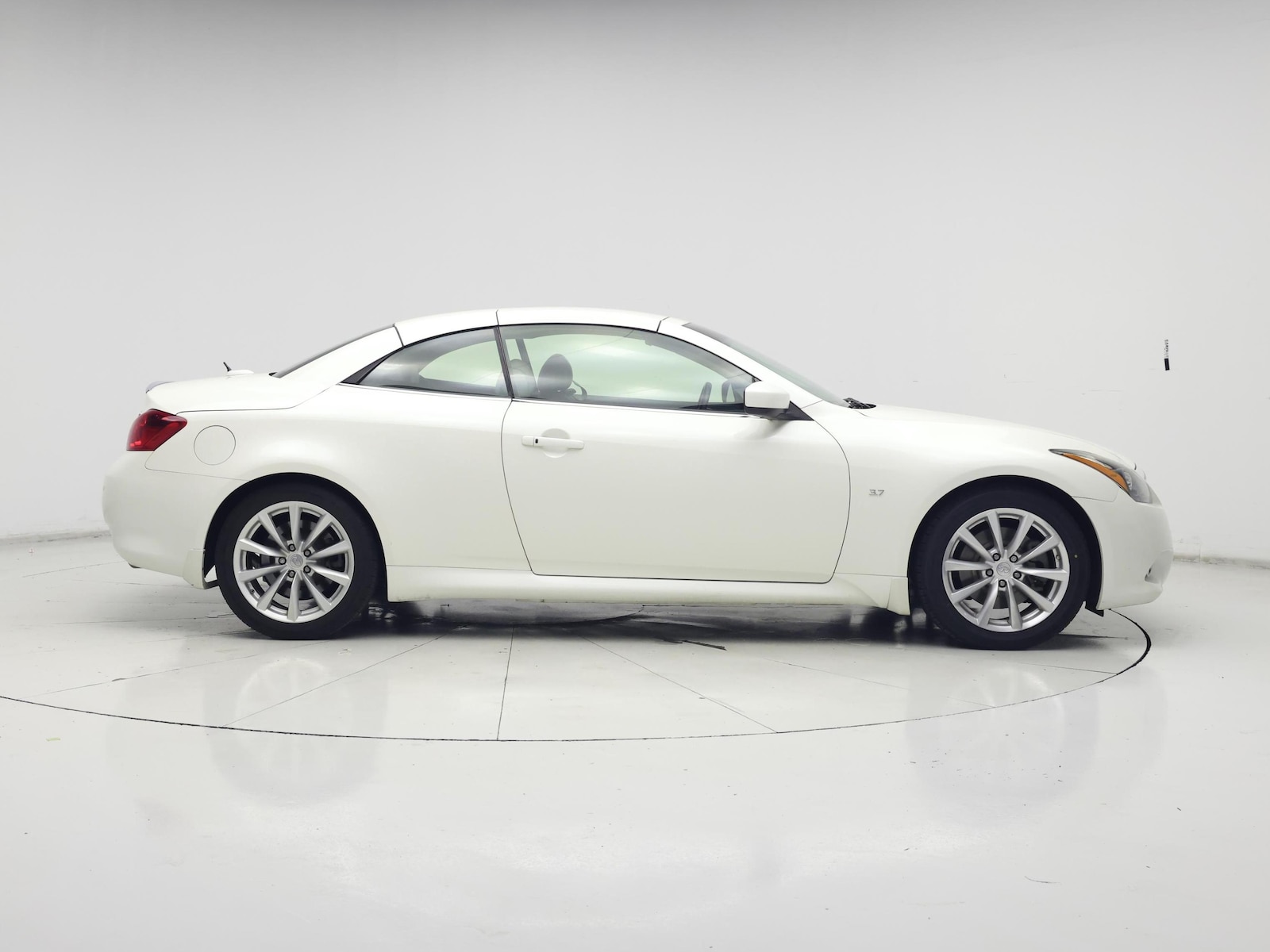 2015 INFINITI Q60 Convertible Base - Photo 8