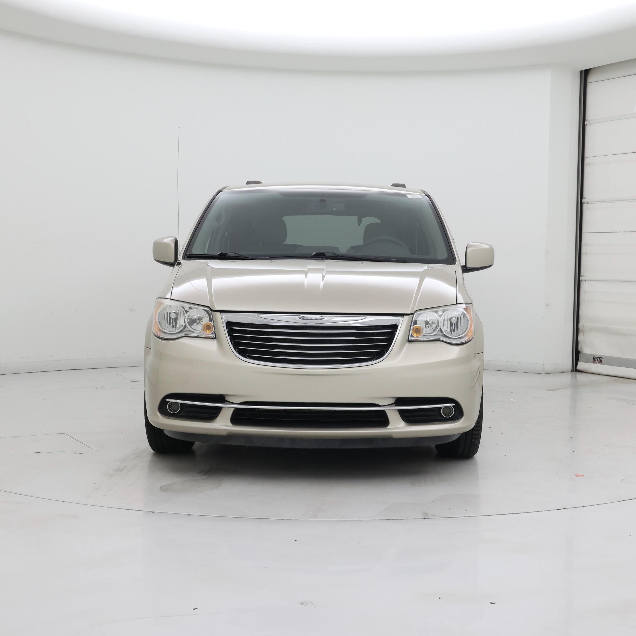 Thumbnail: 2016 Chrysler Town & Country - 5