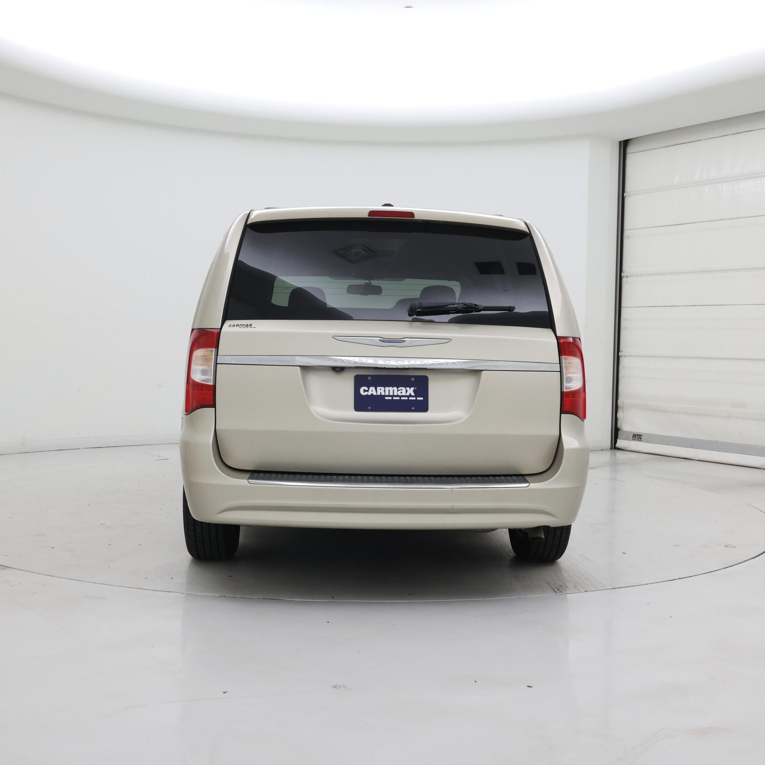 Thumbnail: 2016 Chrysler Town & Country - 6