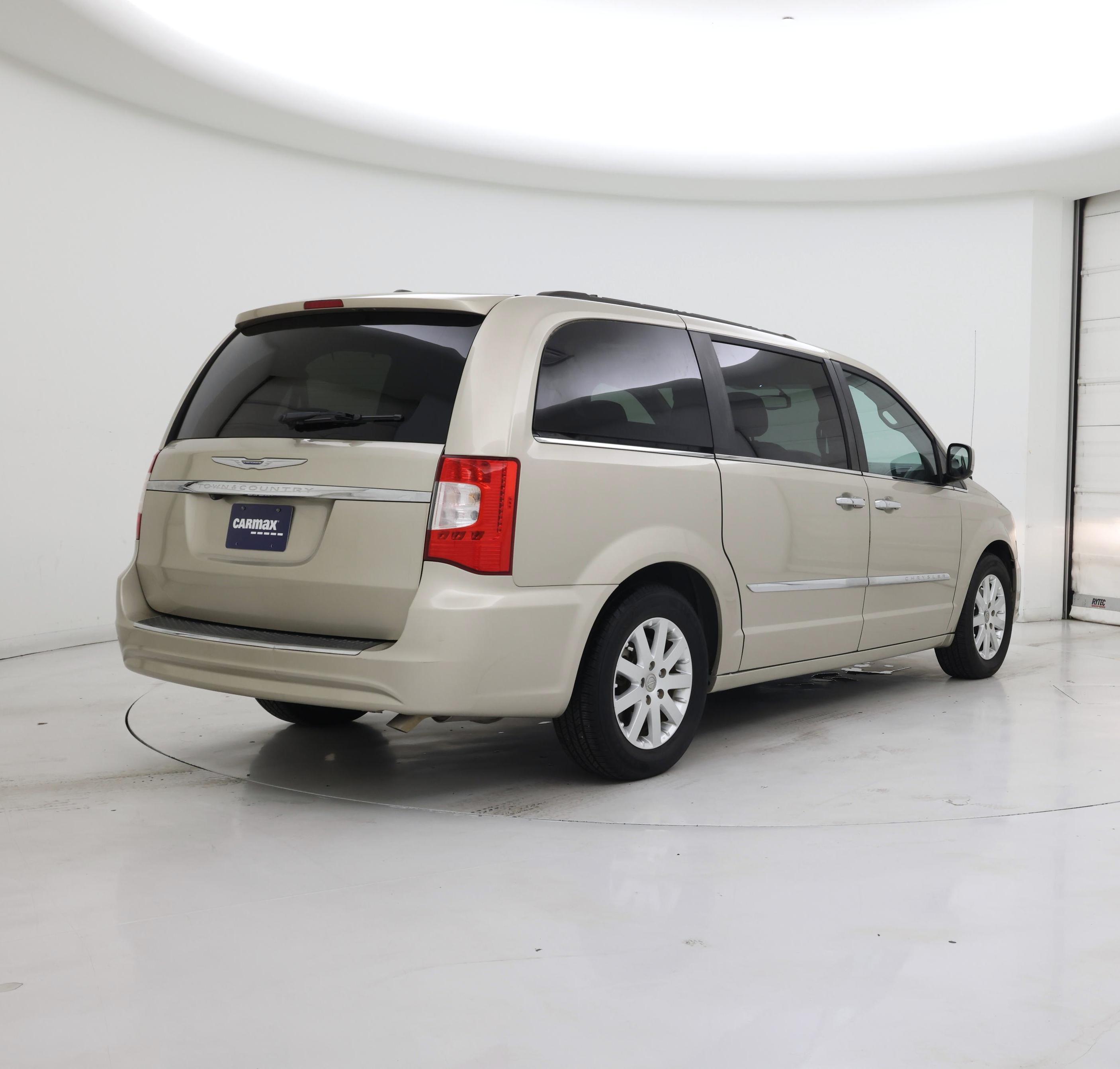 Thumbnail: 2016 Chrysler Town & Country - 8