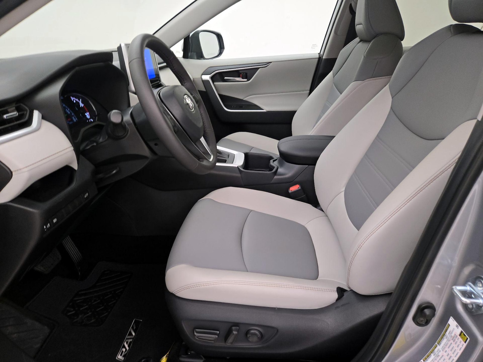 2025 Toyota RAV4 XLE Premium - Photo 12