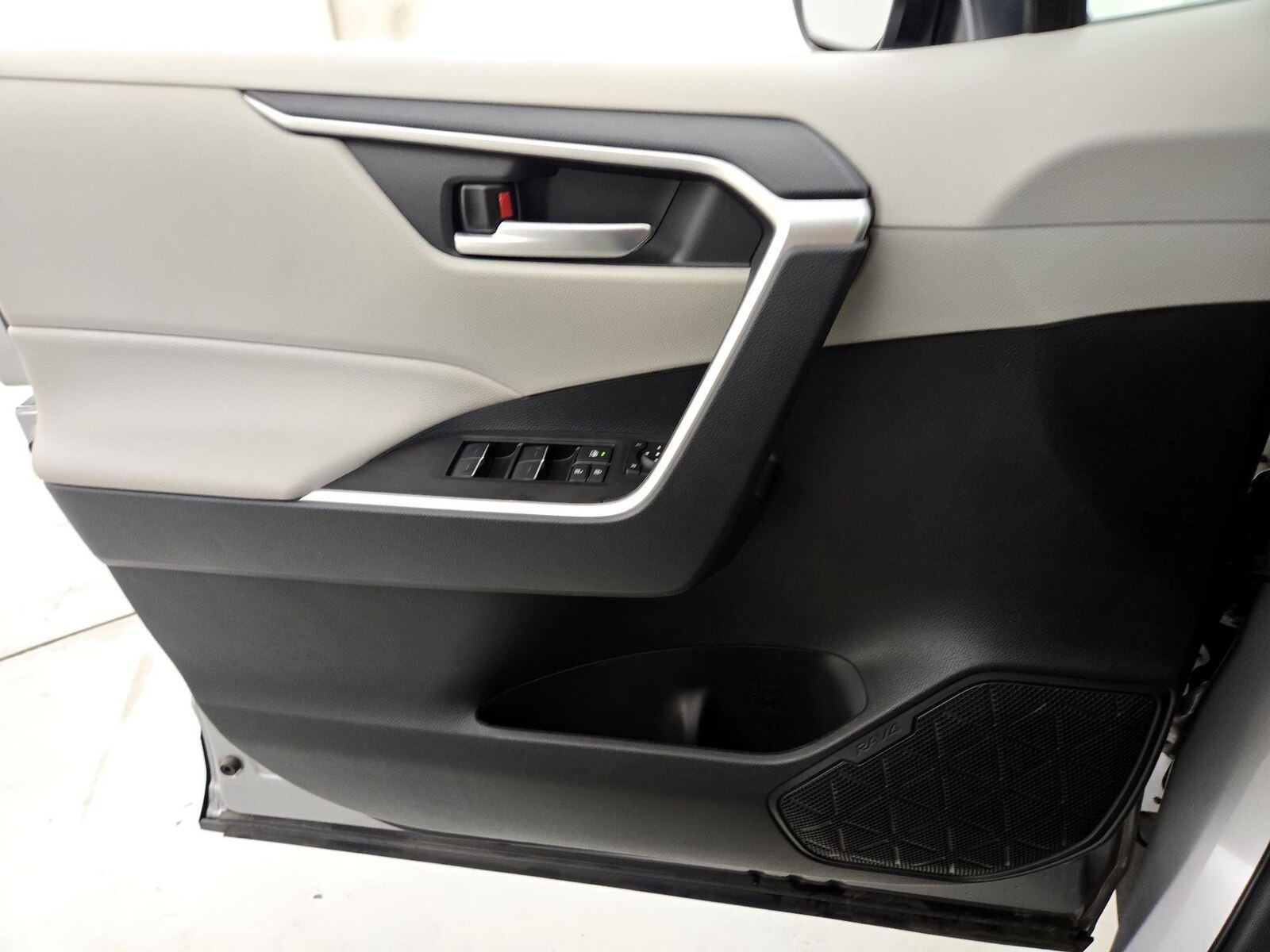 2025 Toyota RAV4 XLE Premium - Photo 13