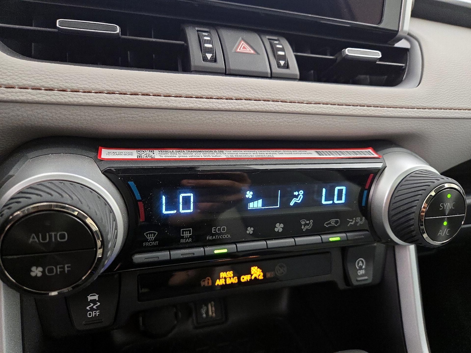 2025 Toyota RAV4 XLE Premium - Photo 17