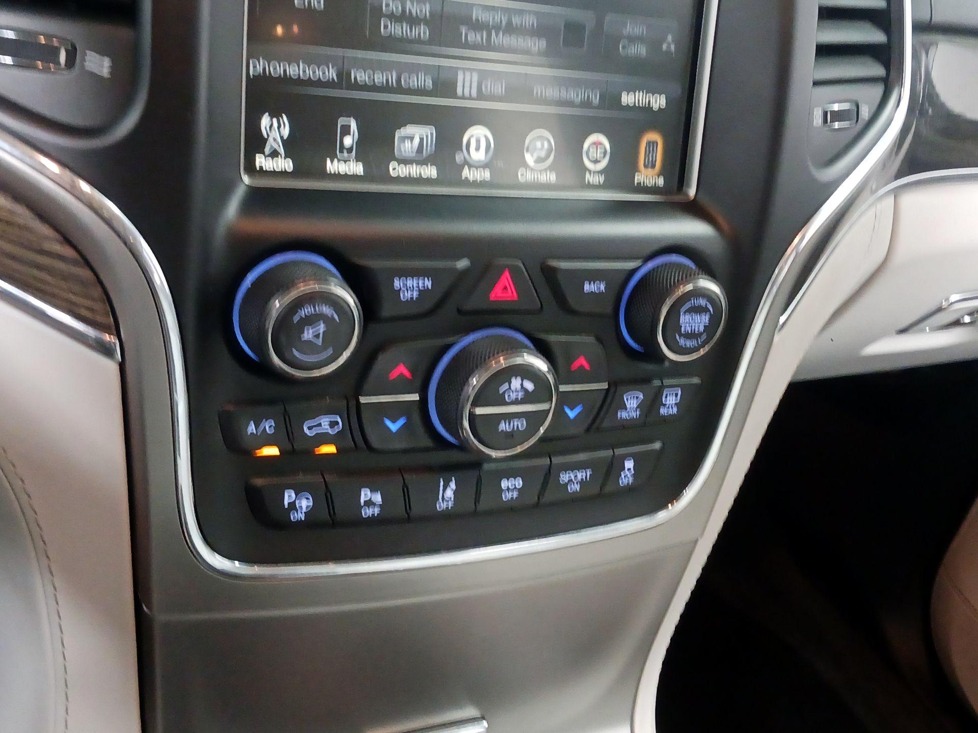 Thumbnail: 2017 Jeep Grand Cherokee - 15